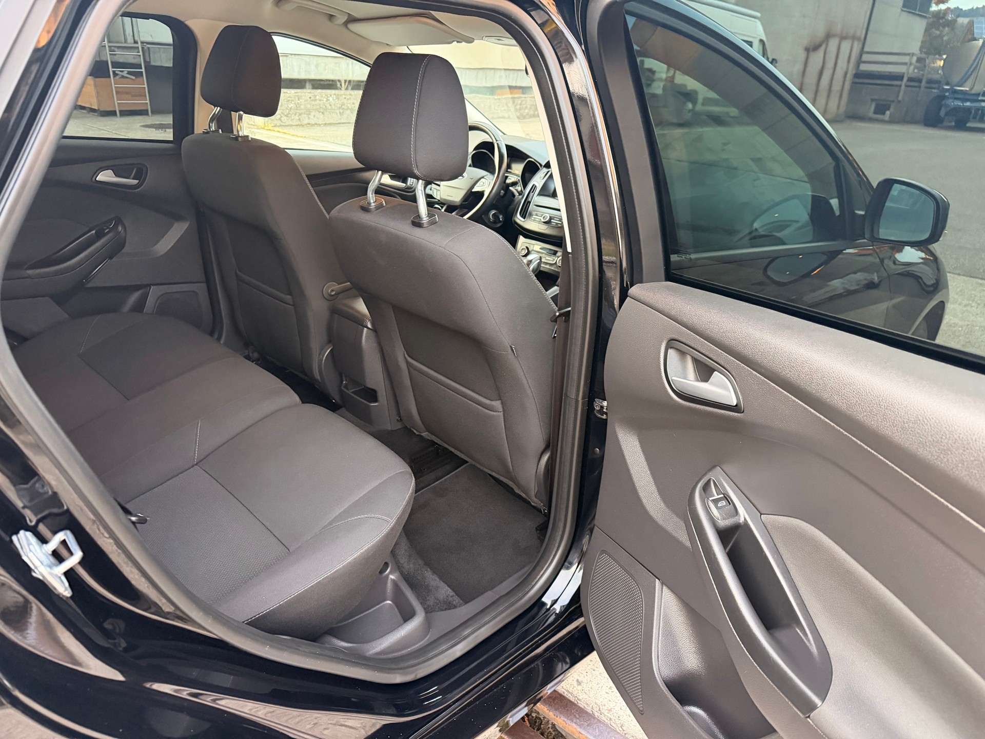 FORD Focus 1.0 SCTi Business Automatic-image-8