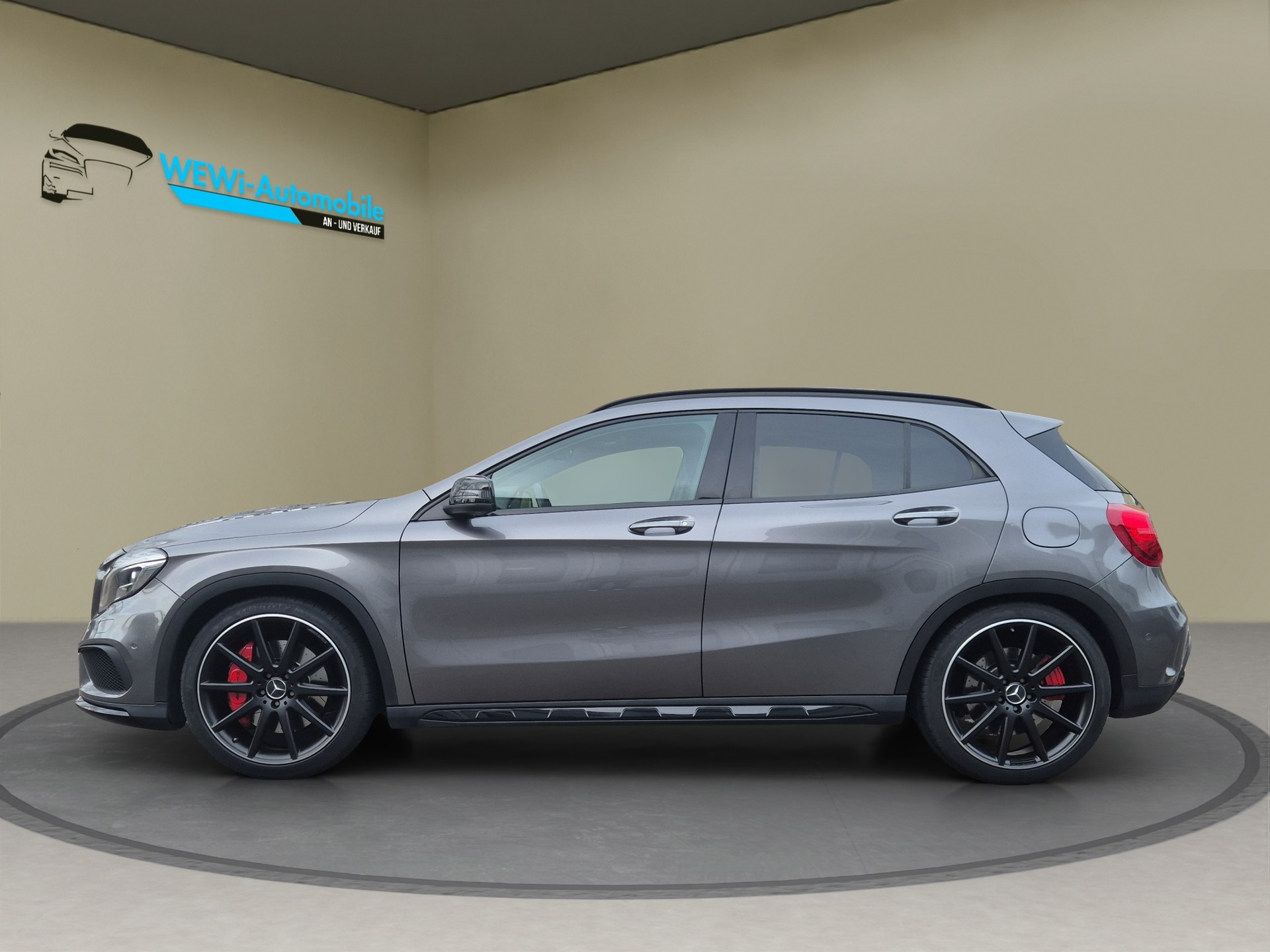 MERCEDES-BENZ GLA 45 AMG 4Matic 7G-DCT-image-3