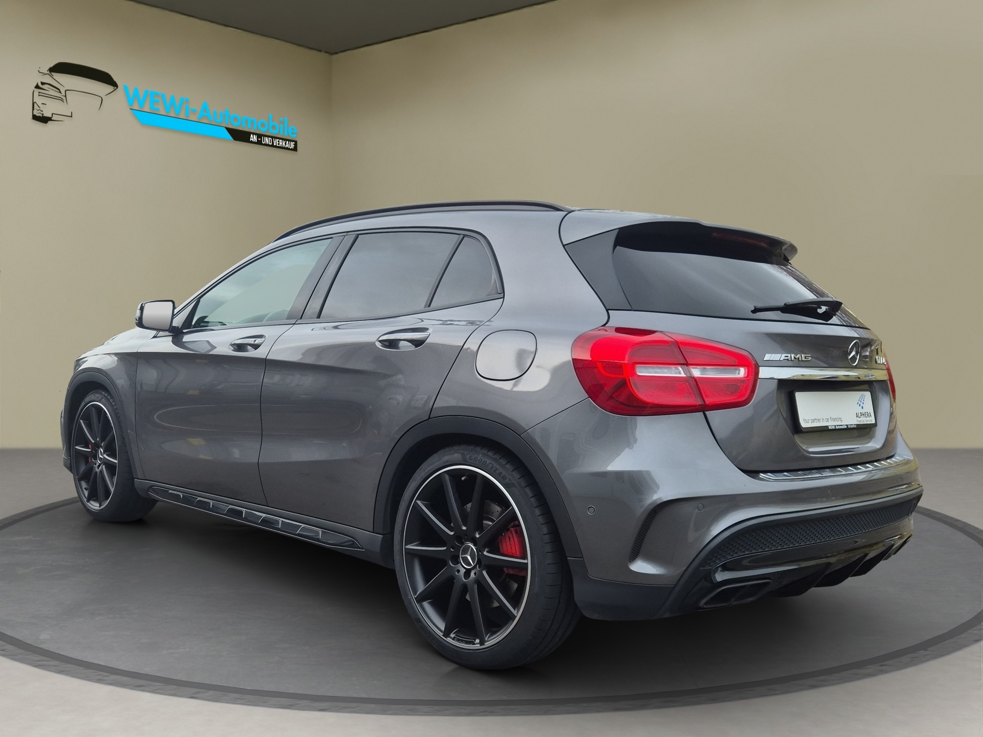 MERCEDES-BENZ GLA 45 AMG 4Matic 7G-DCT-image-4