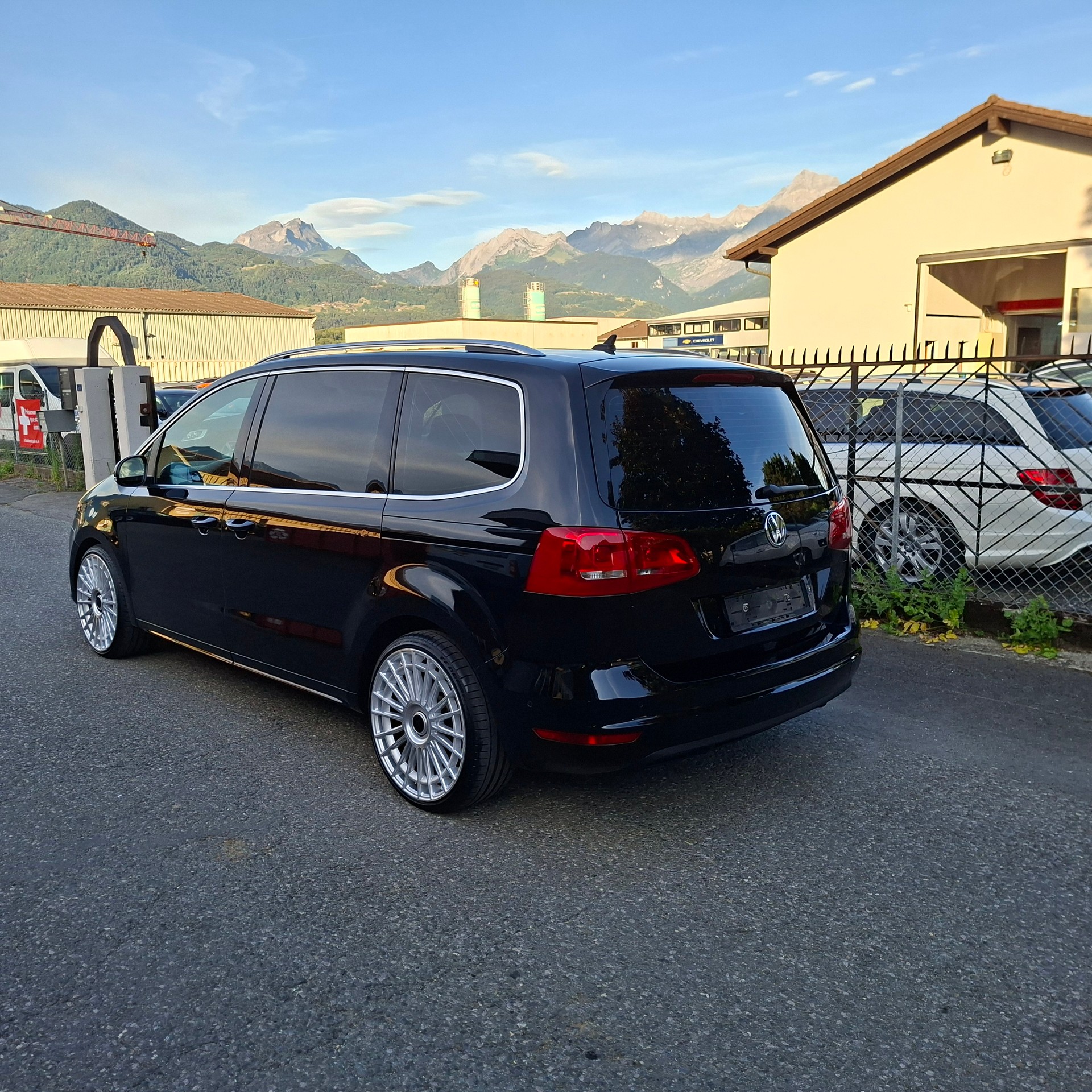VW Sharan 2.0 TDI BlueMotion Technology Highline DSG-image-4