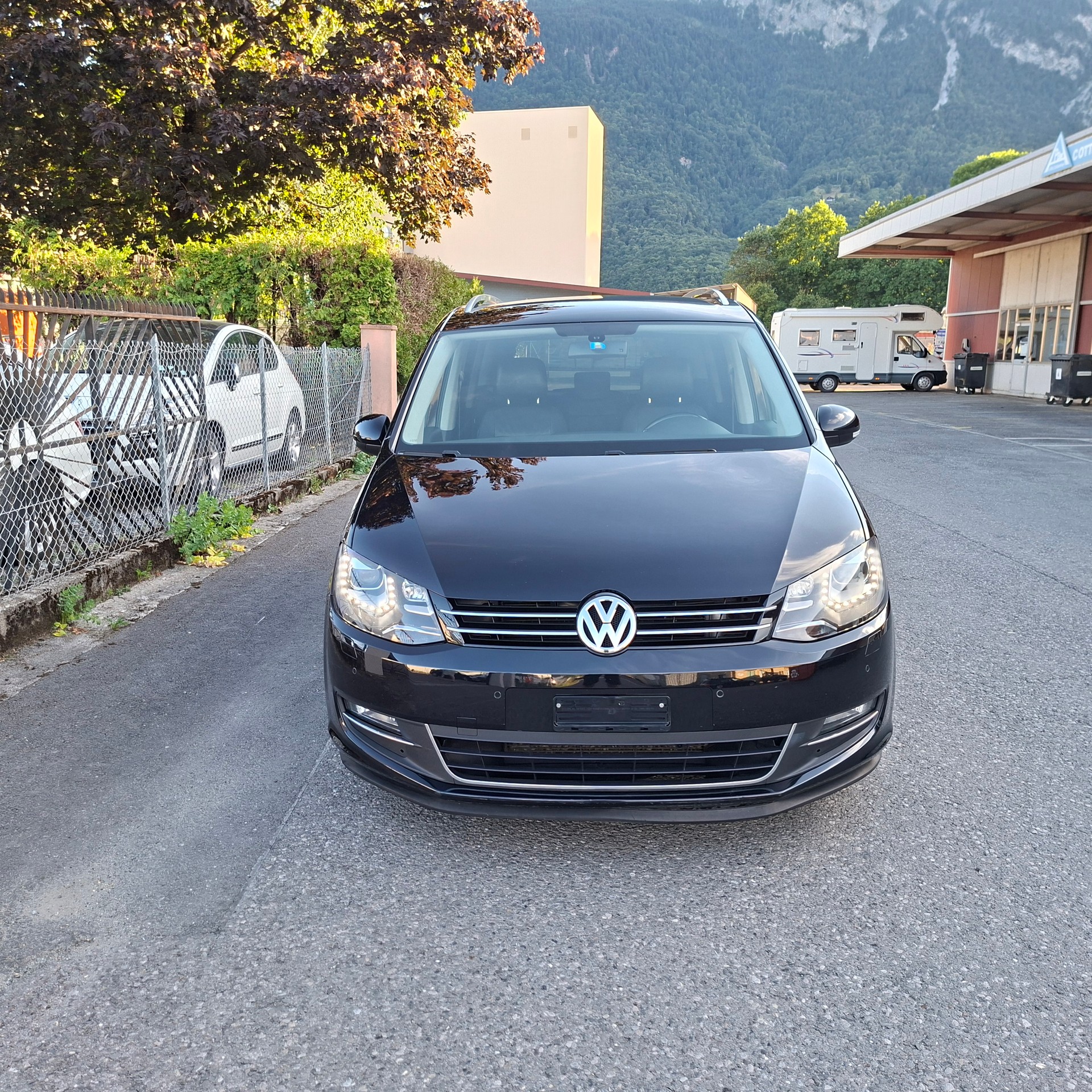 VW Sharan 2.0 TDI BlueMotion Technology Highline DSG-image-2