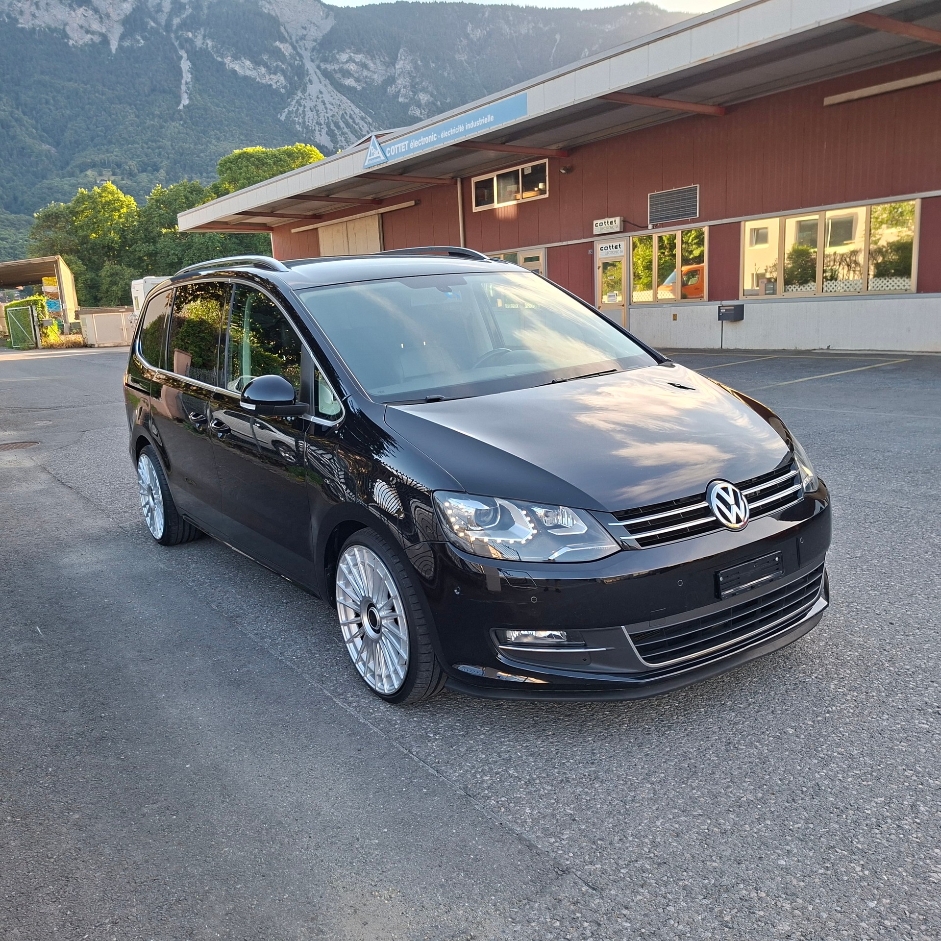 VW Sharan 2.0 TDI BlueMotion Technology Highline DSG-image-1