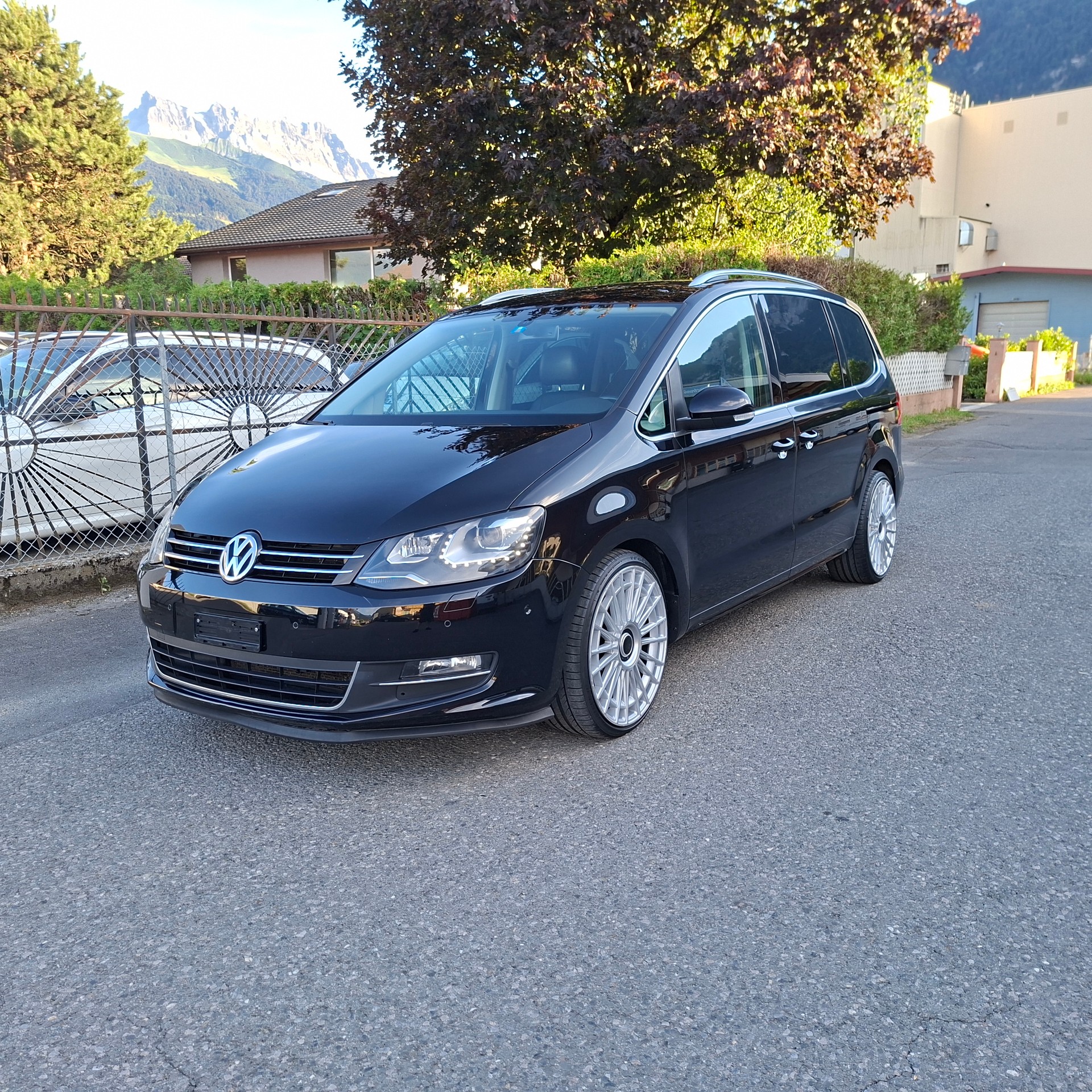 VW Sharan 2.0 TDI BlueMotion Technology Highline DSG-image-0