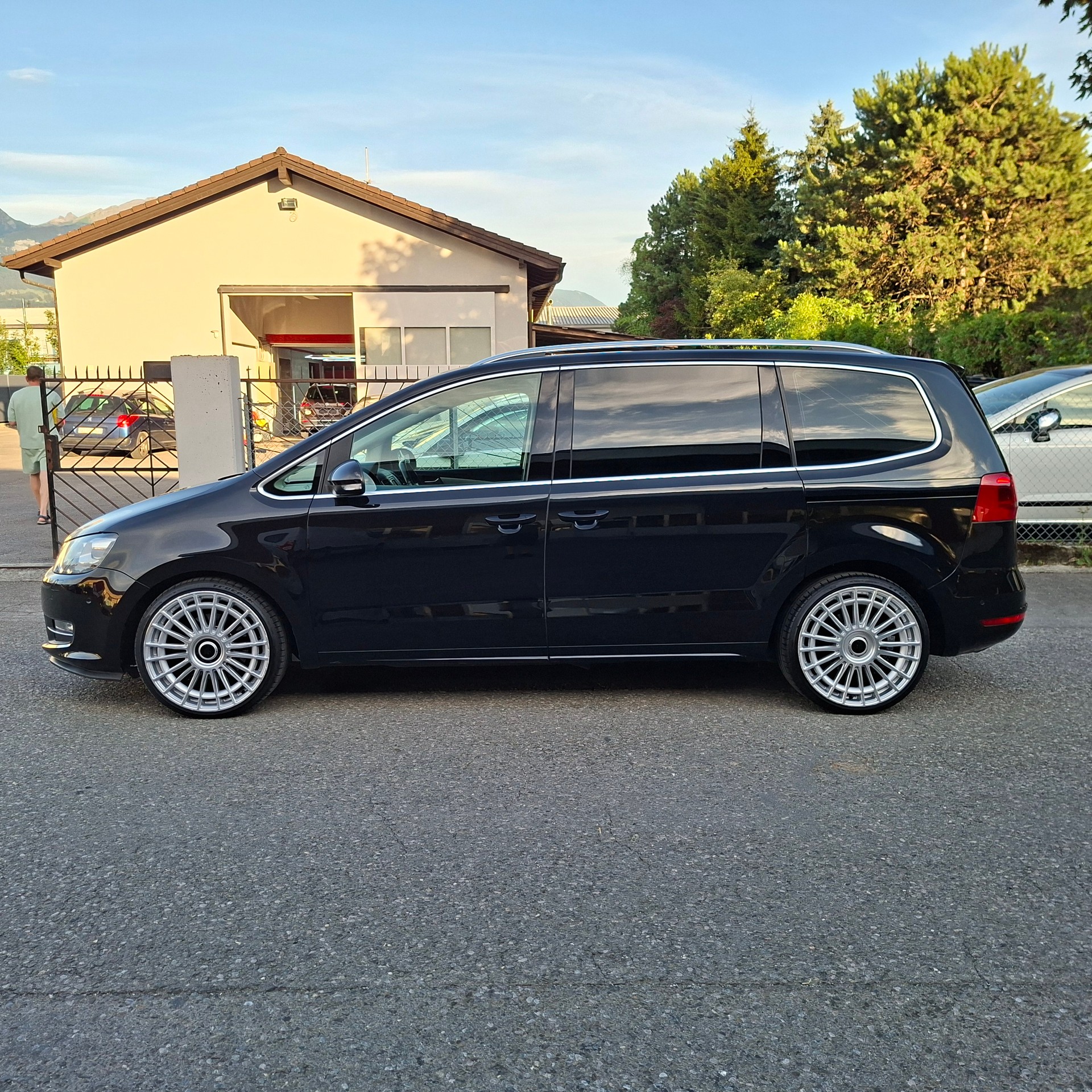 VW Sharan 2.0 TDI BlueMotion Technology Highline DSG-image-3