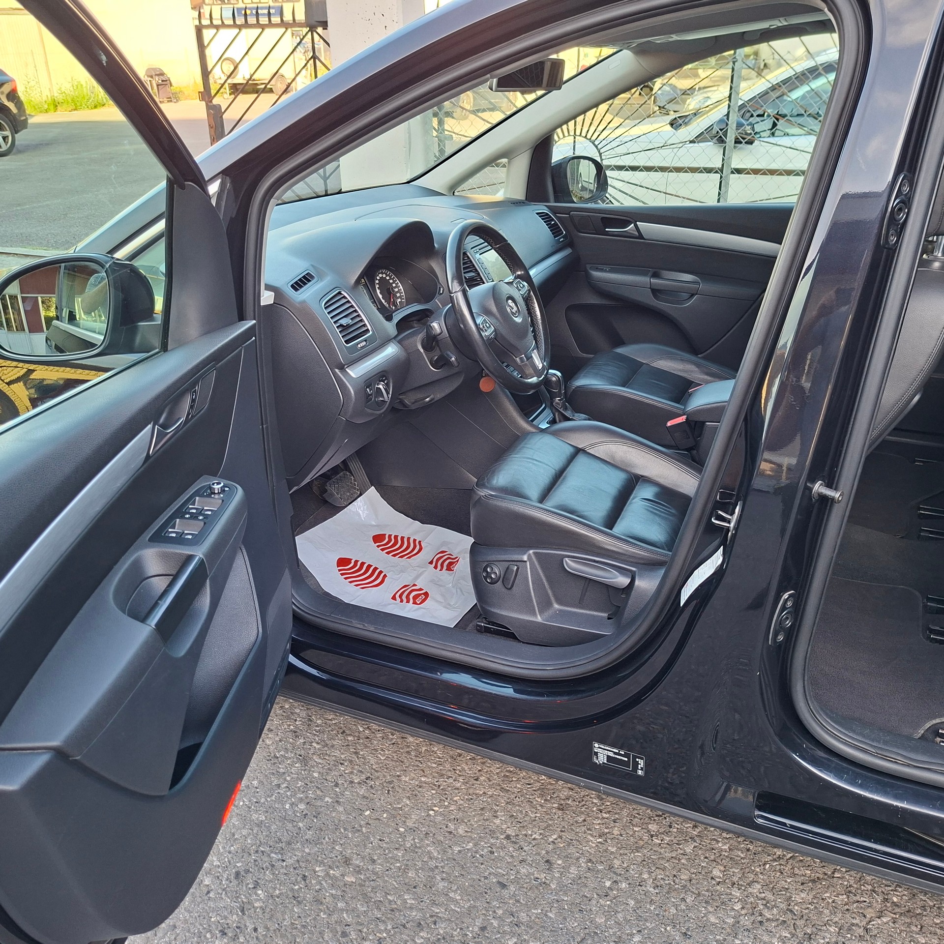 VW Sharan 2.0 TDI BlueMotion Technology Highline DSG-image-9