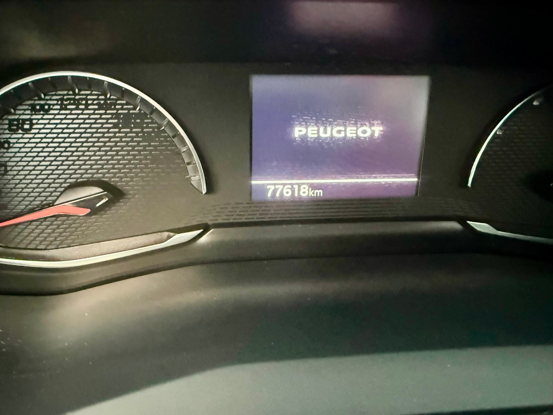 PEUGEOT 208 1.2 PureTech Active Pack-image-13
