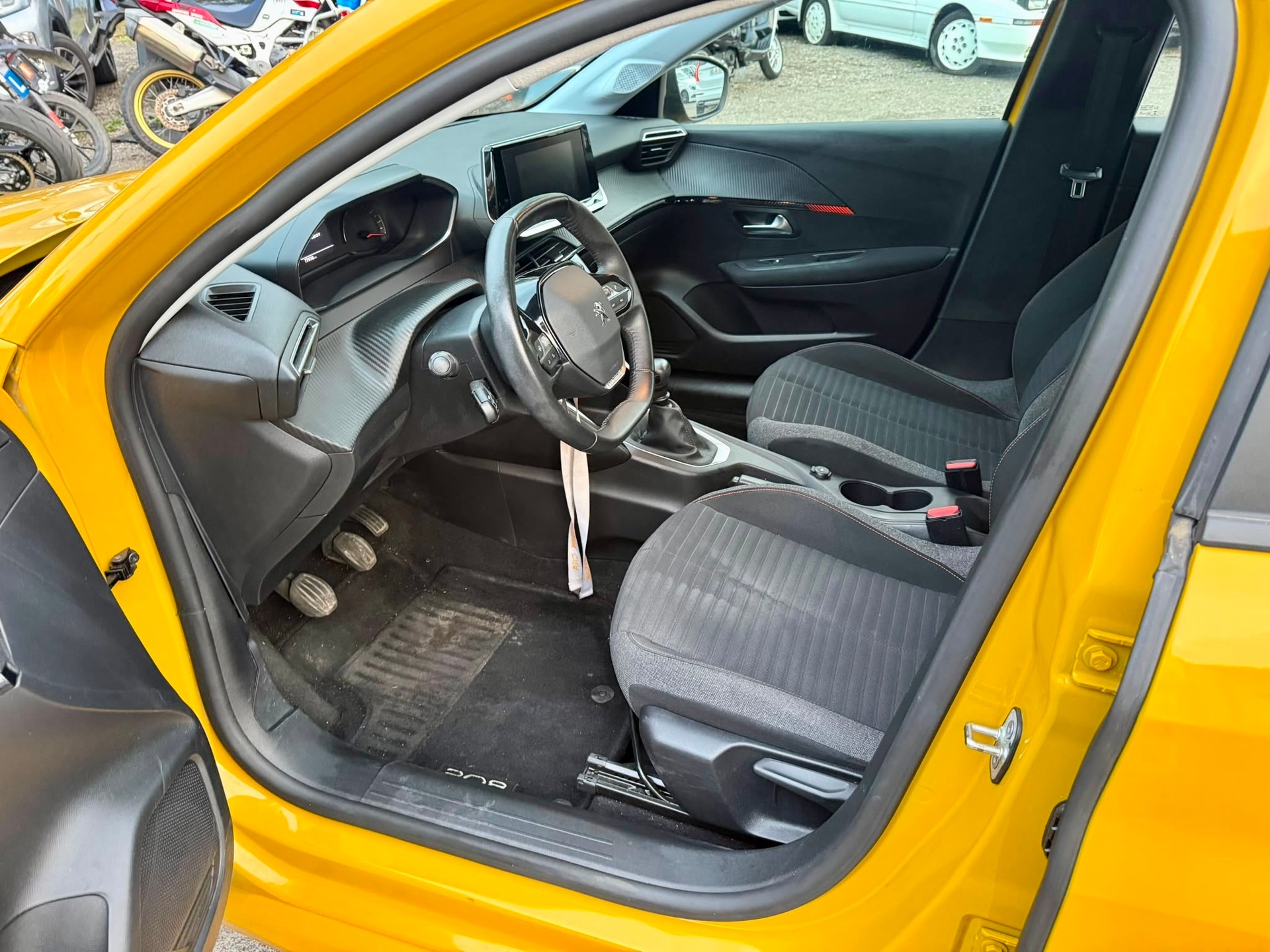 PEUGEOT 208 1.2 PureTech Active Pack-image-11