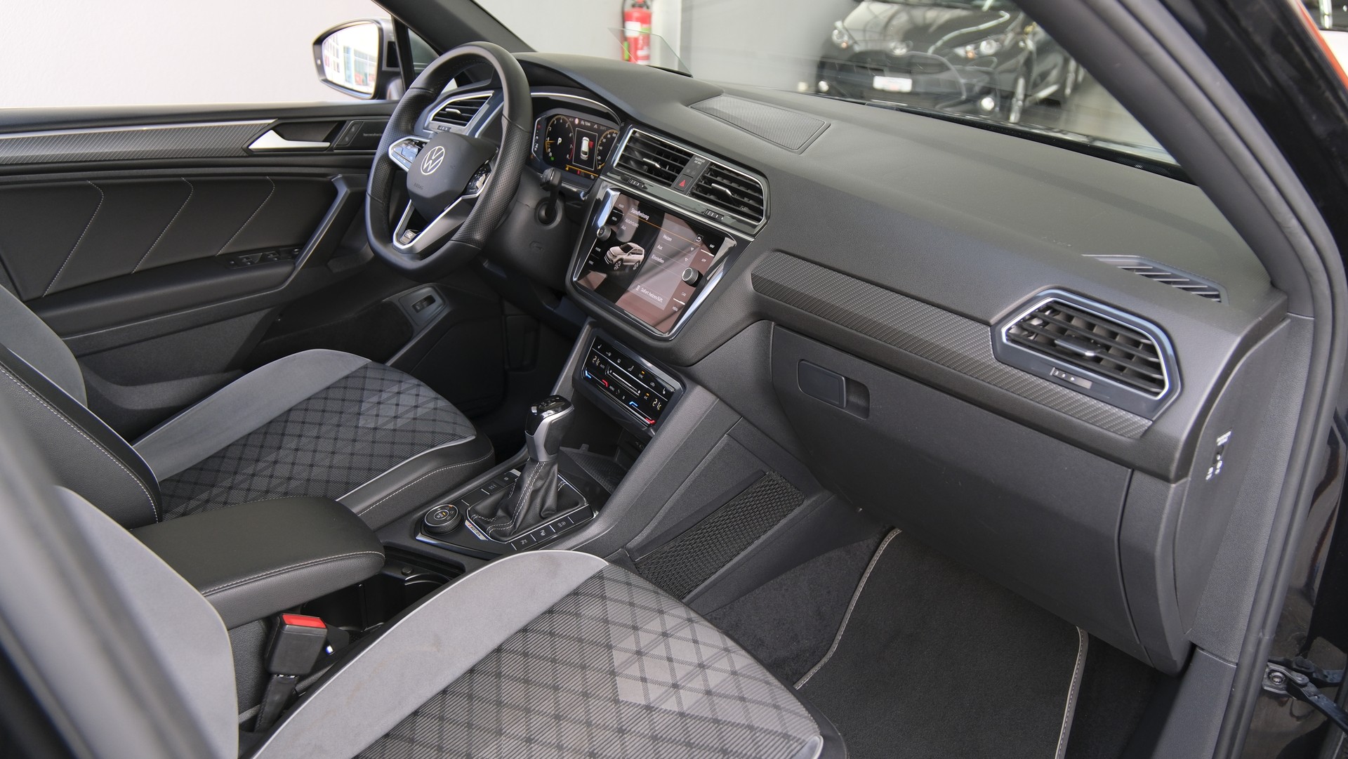 VW Tiguan Allspace 2.0TSI R-Line 4Motion DSG-image-15