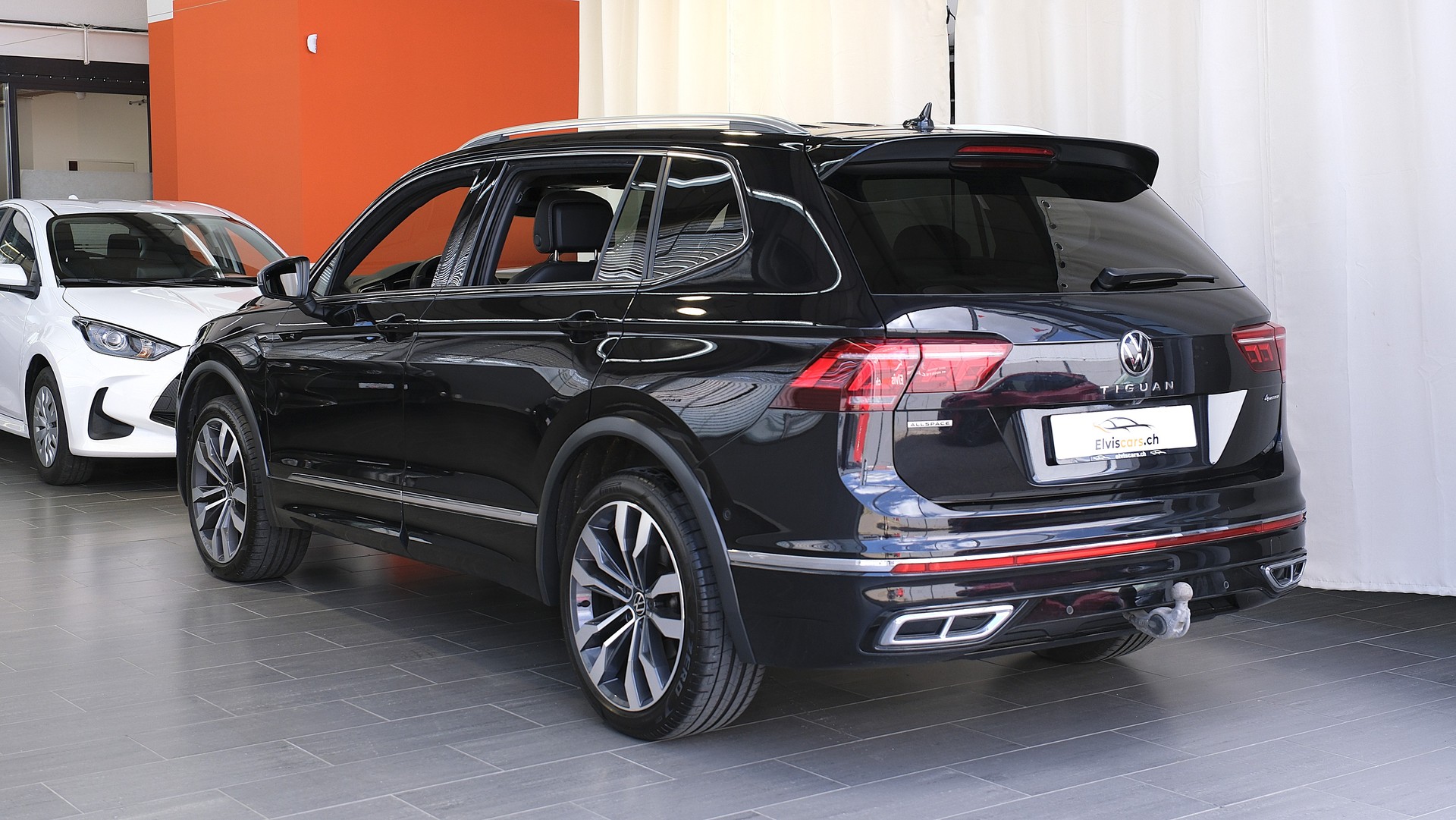 VW Tiguan Allspace 2.0TSI R-Line 4Motion DSG-image-13