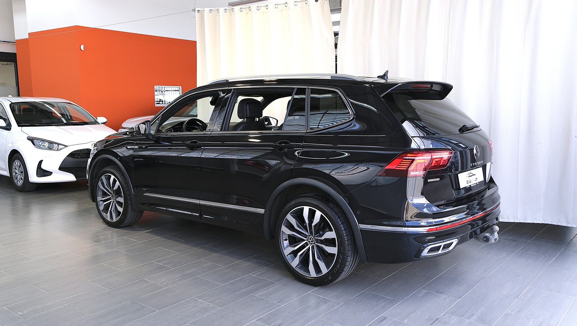 VW Tiguan Allspace 2.0TSI R-Line 4Motion DSG-image-12