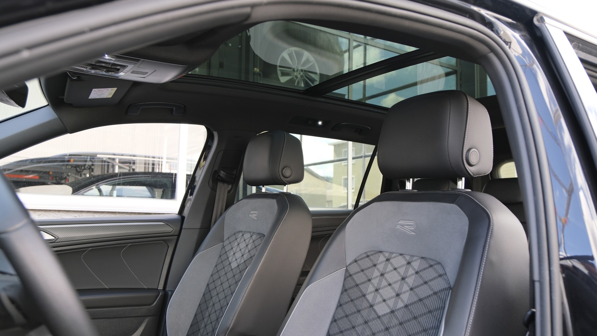 VW Tiguan Allspace 2.0TSI R-Line 4Motion DSG-image-4