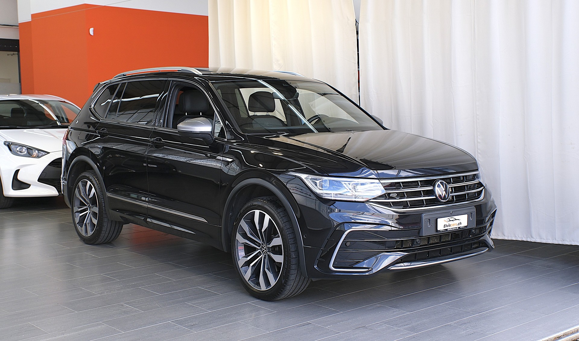 VW Tiguan Allspace 2.0TSI R-Line 4Motion DSG-image-31