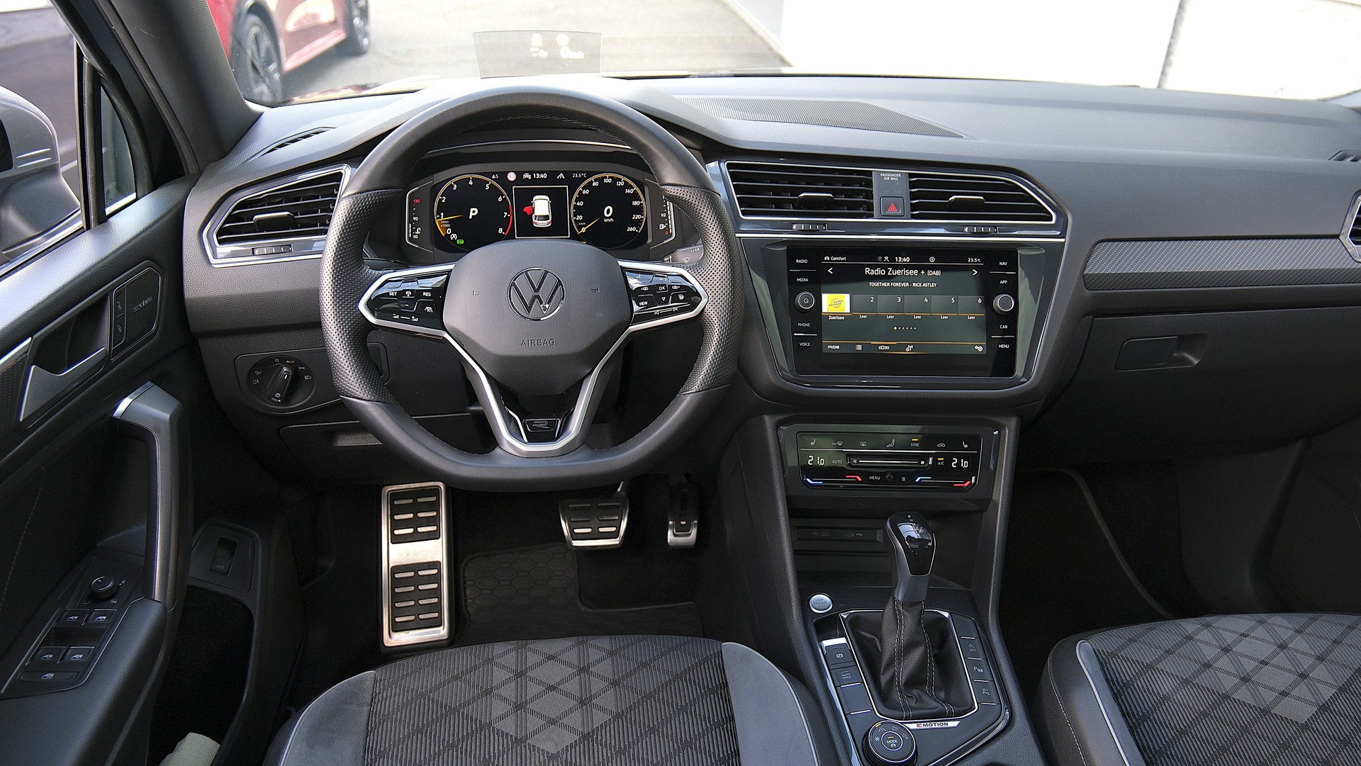 VW Tiguan Allspace 2.0TSI R-Line 4Motion DSG-image-21