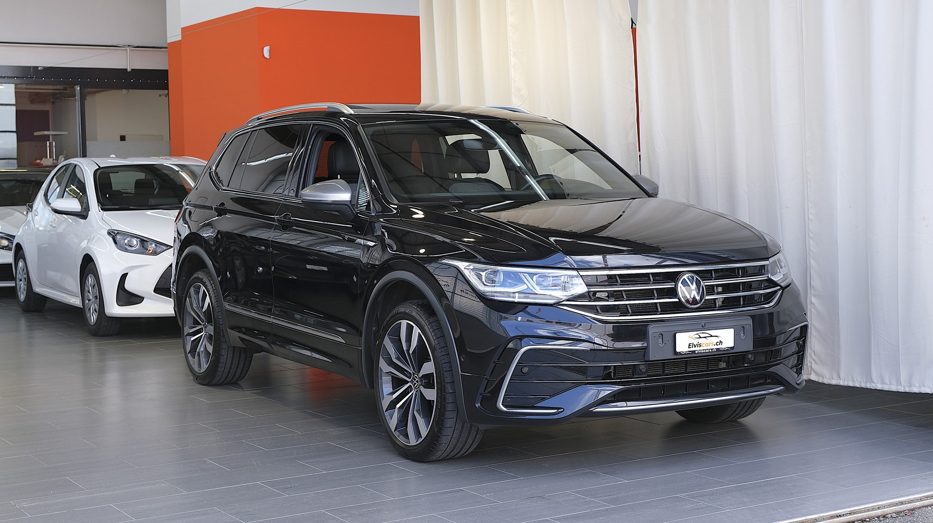 VW Tiguan Allspace 2.0TSI R-Line 4Motion DSG-image-1