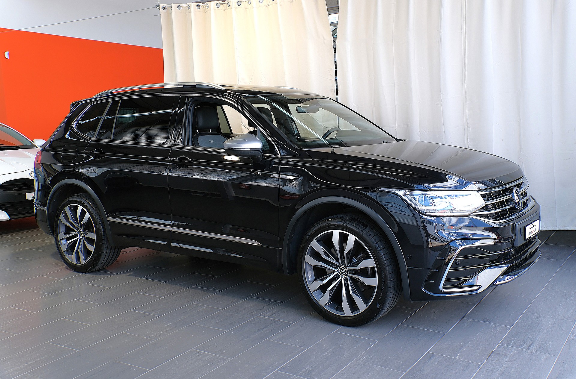 VW Tiguan Allspace 2.0TSI R-Line 4Motion DSG-image-30