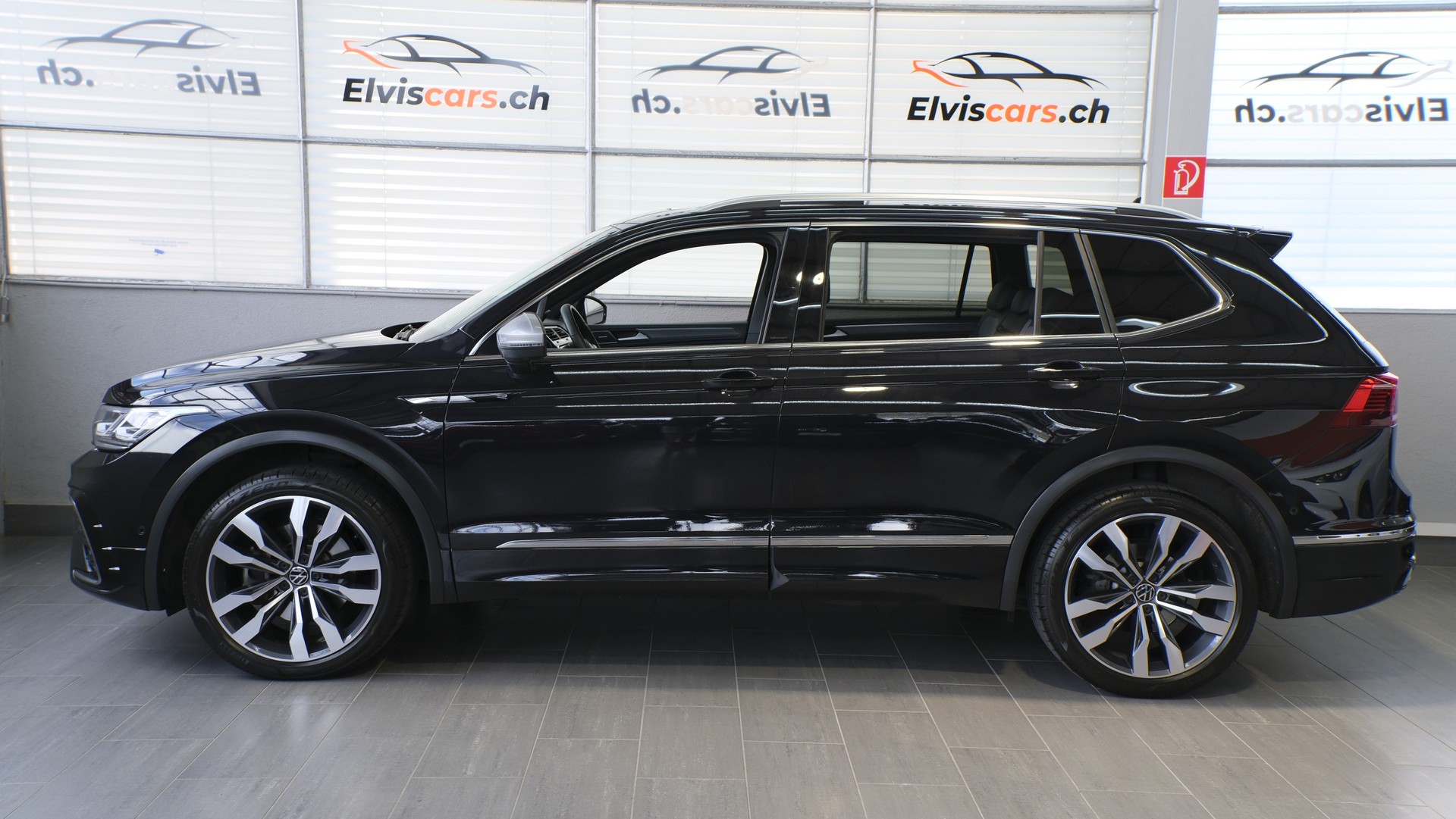 VW Tiguan Allspace 2.0TSI R-Line 4Motion DSG-image-11