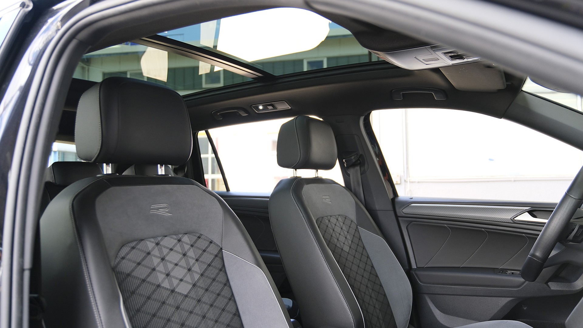 VW Tiguan Allspace 2.0TSI R-Line 4Motion DSG-image-17