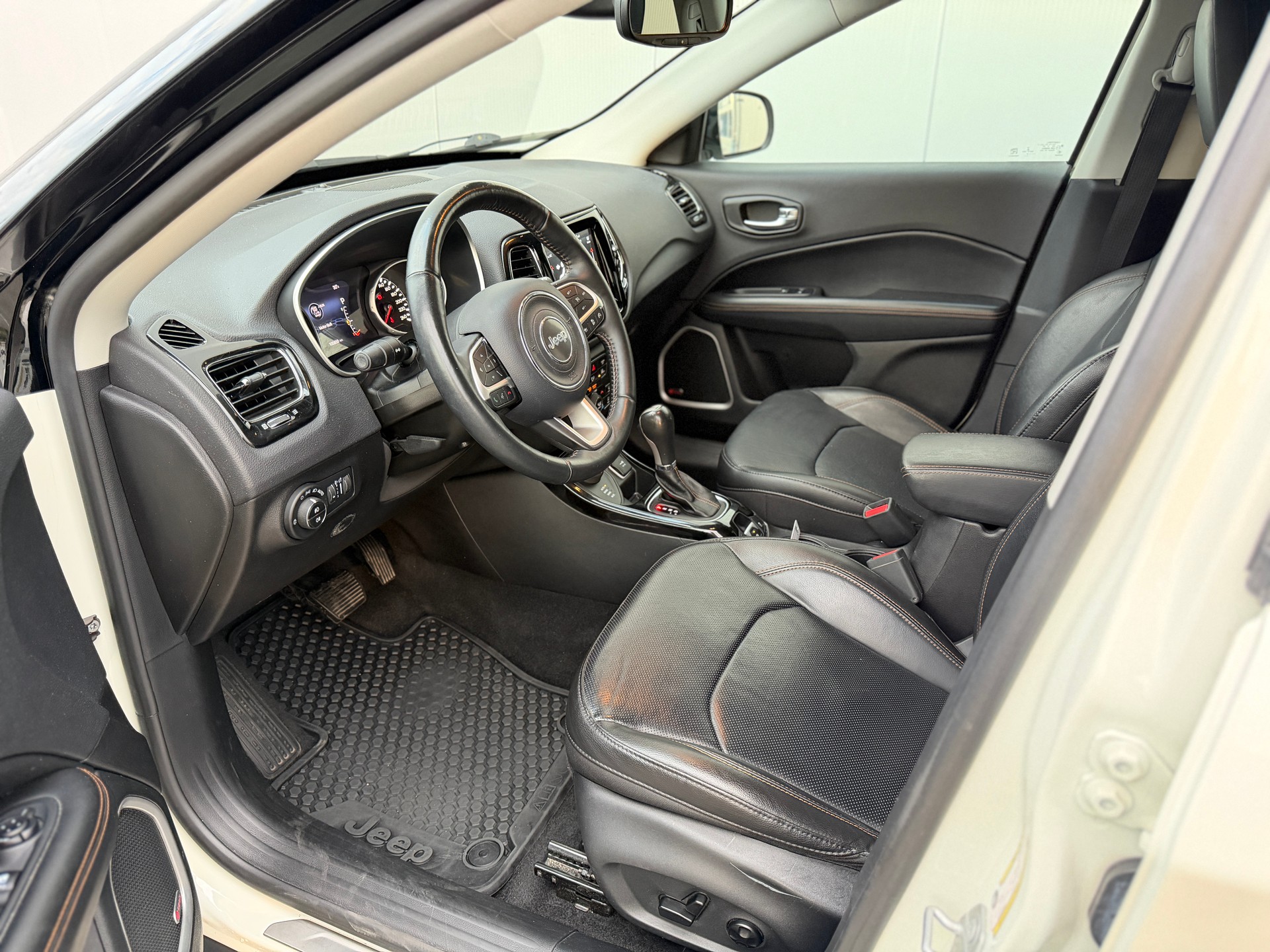 JEEP Compass 1.4 Turbo Limited AWD 9ATX-image-8