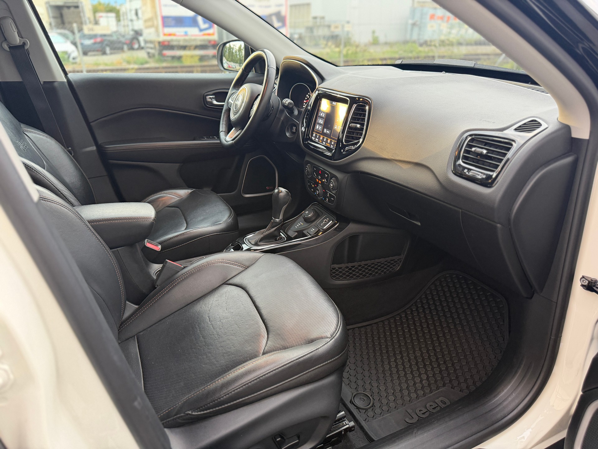 JEEP Compass 1.4 Turbo Limited AWD 9ATX-image-9