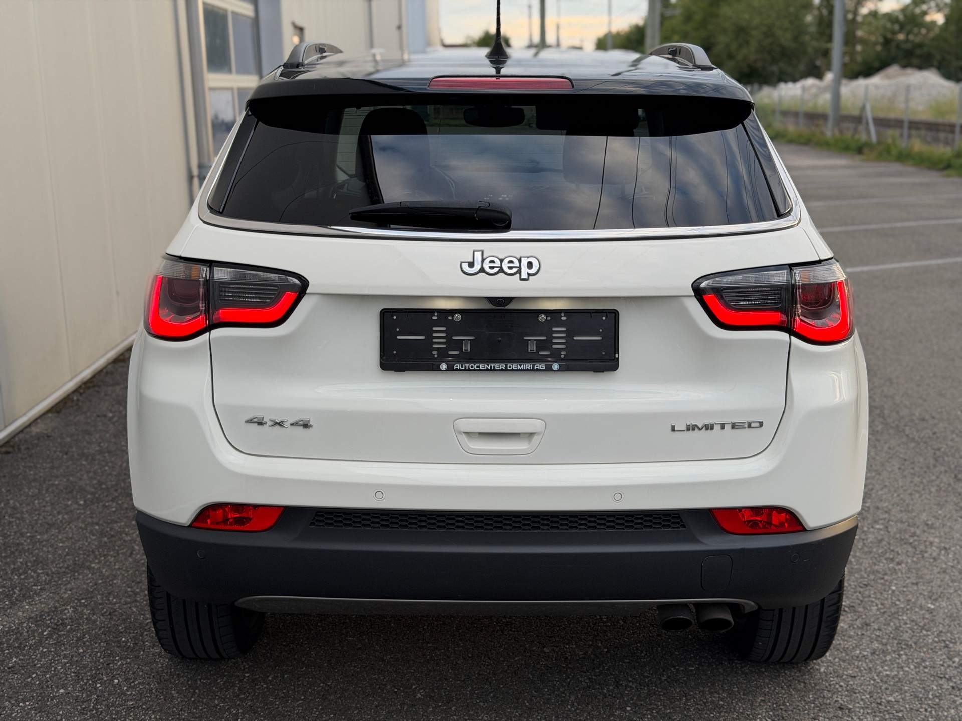 JEEP Compass 1.4 Turbo Limited AWD 9ATX-image-4