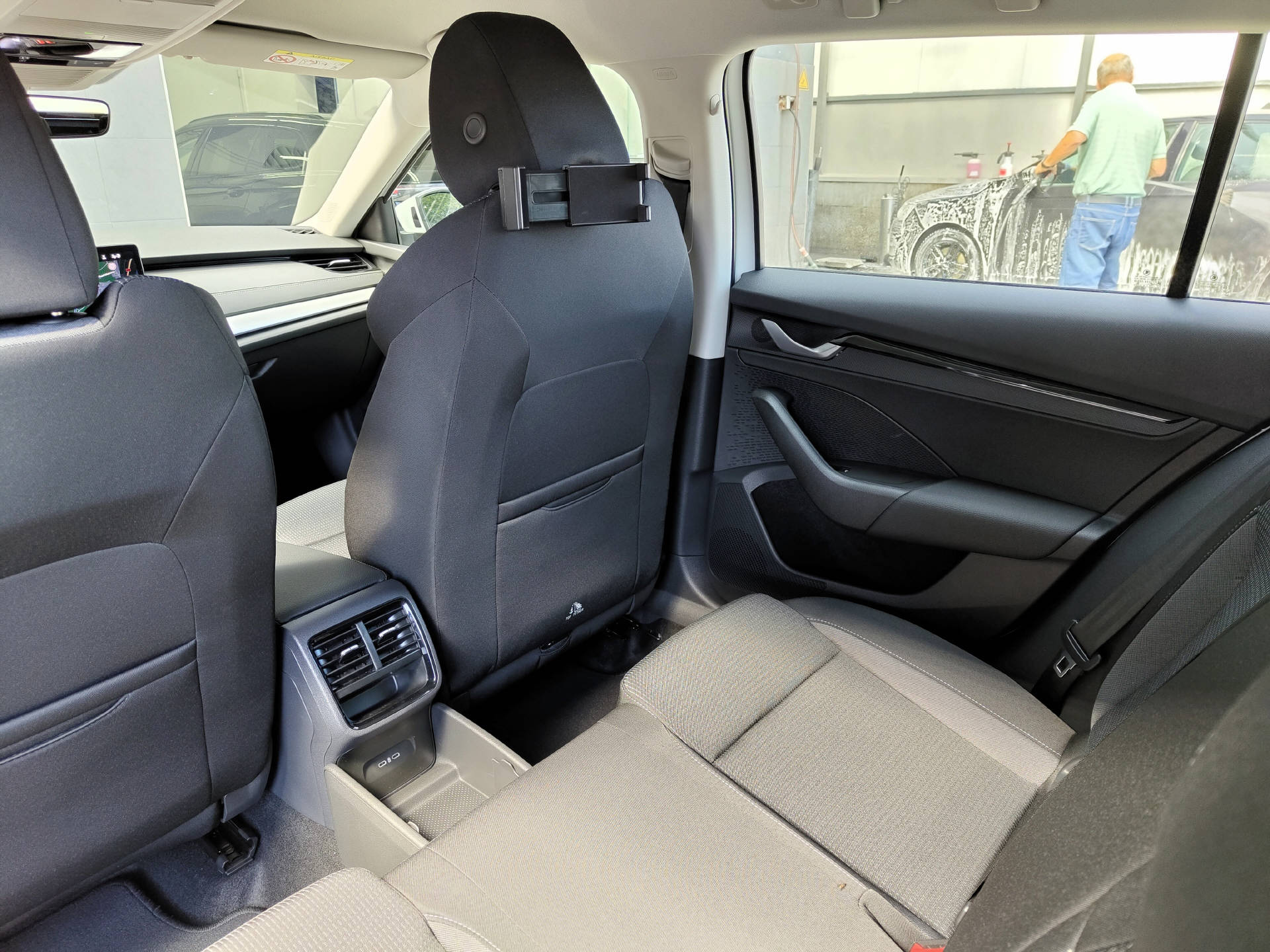 SKODA Octavia Combi 2.0 TSI Selection 4x4 DSG-image-12