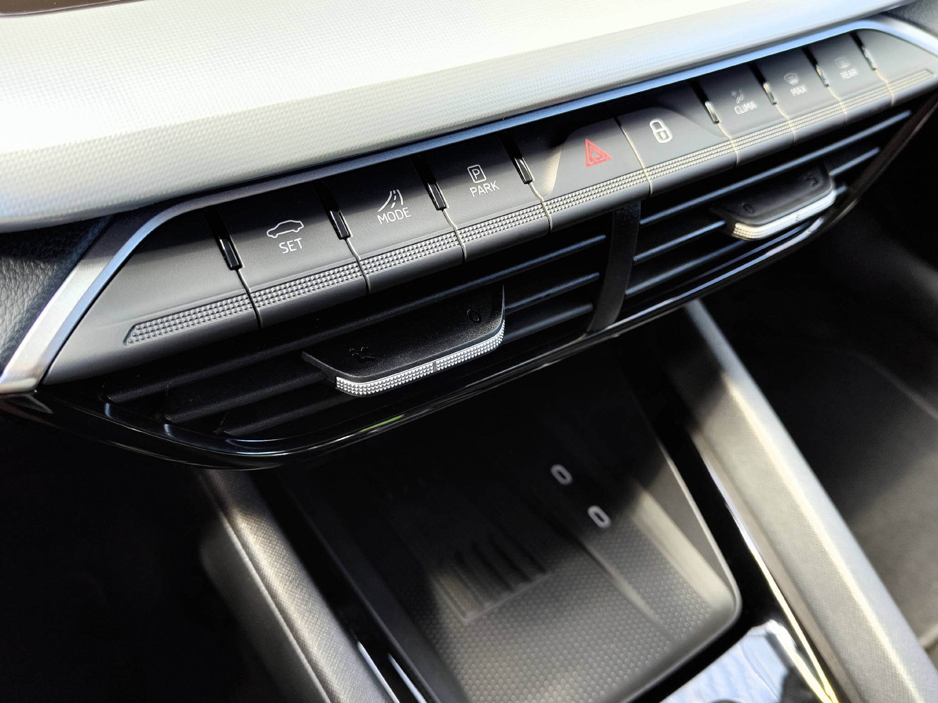 SKODA Octavia Combi 2.0 TSI Selection 4x4 DSG-image-9
