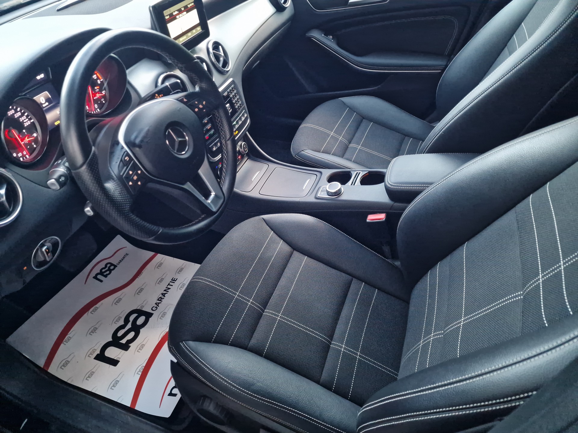 MERCEDES-BENZ GLA 250 Urban 4Matic 7G-DCT-image-6