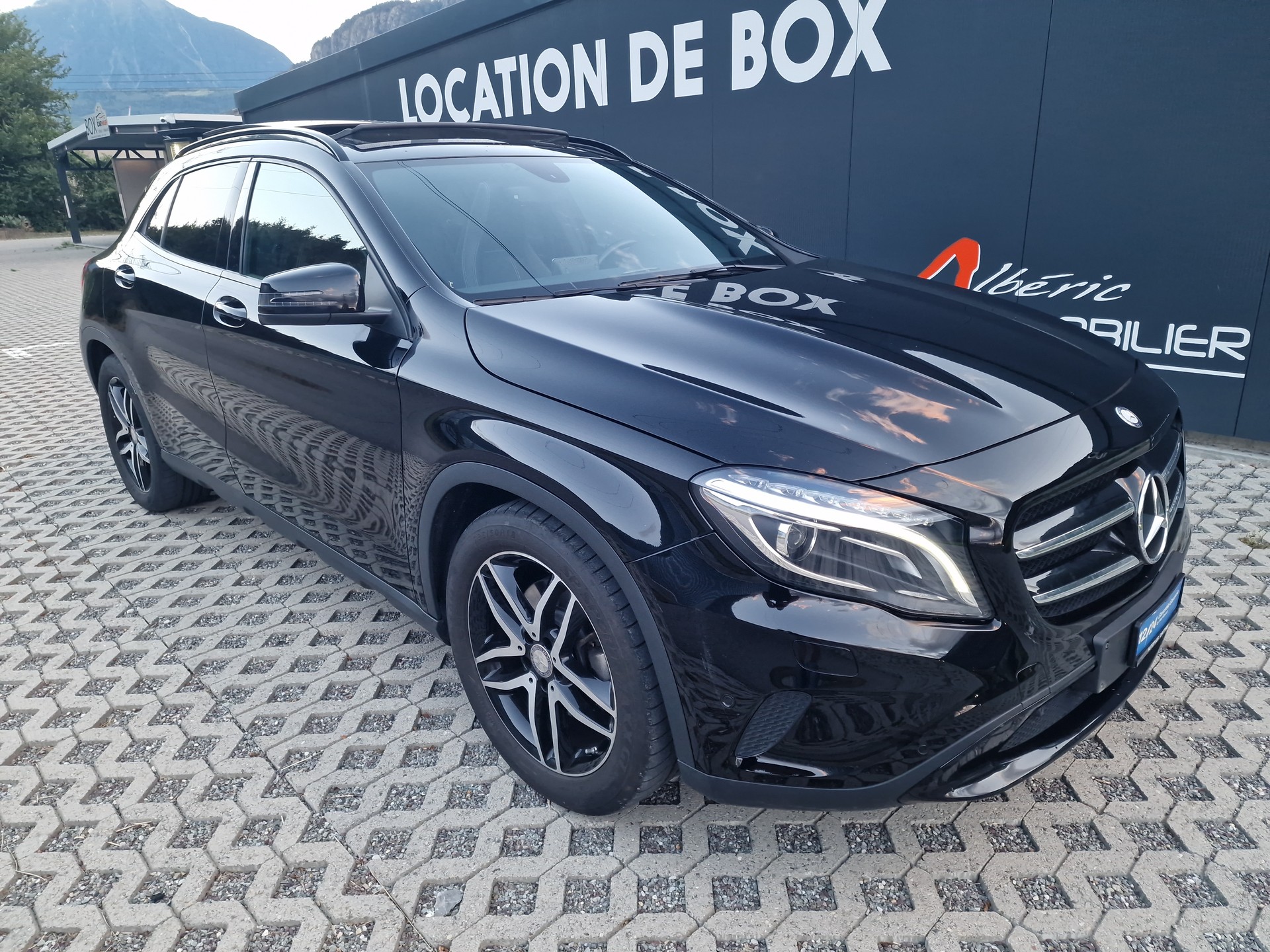 MERCEDES-BENZ GLA 250 Urban 4Matic 7G-DCT-image-1