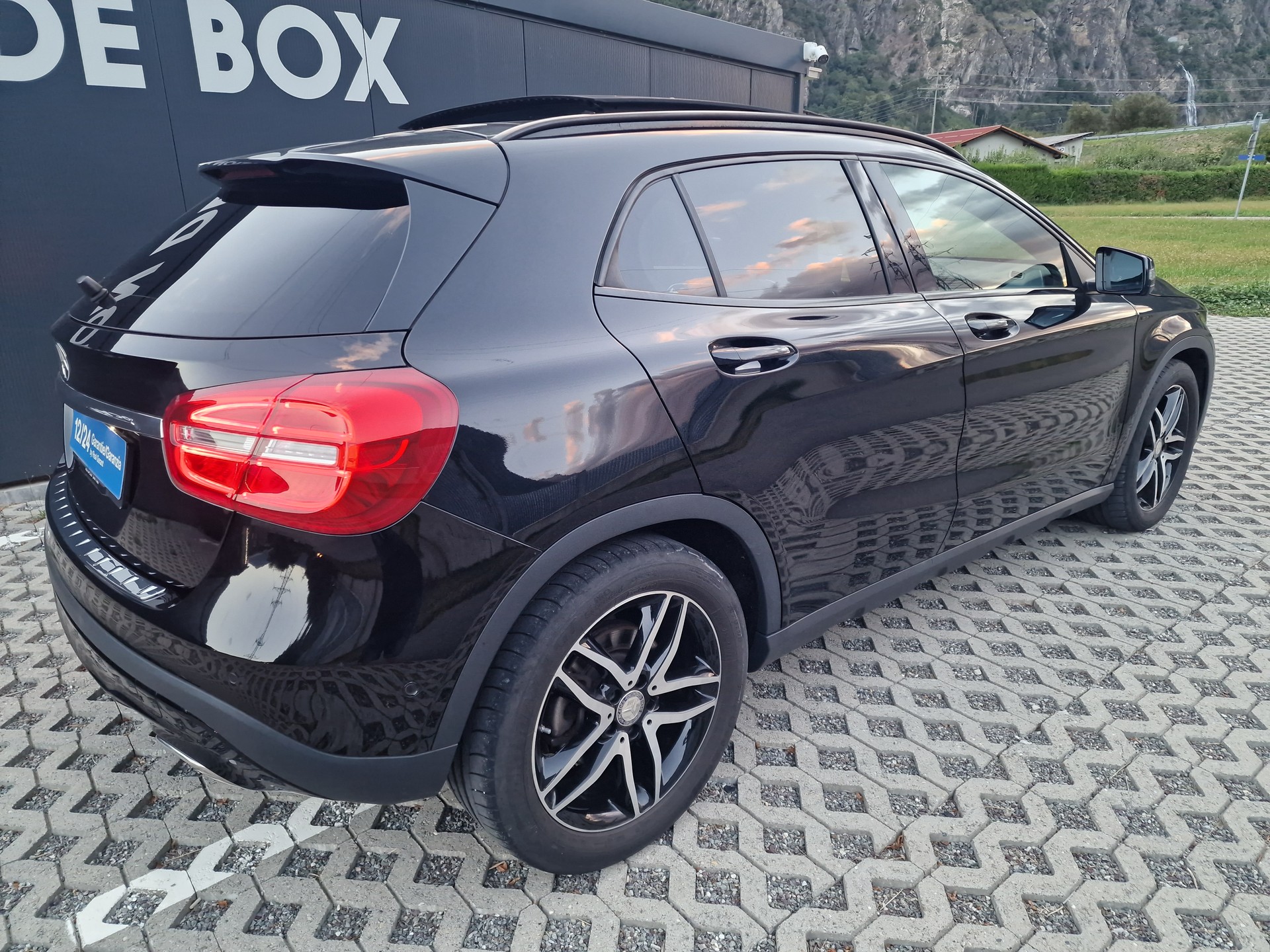 MERCEDES-BENZ GLA 250 Urban 4Matic 7G-DCT-image-3