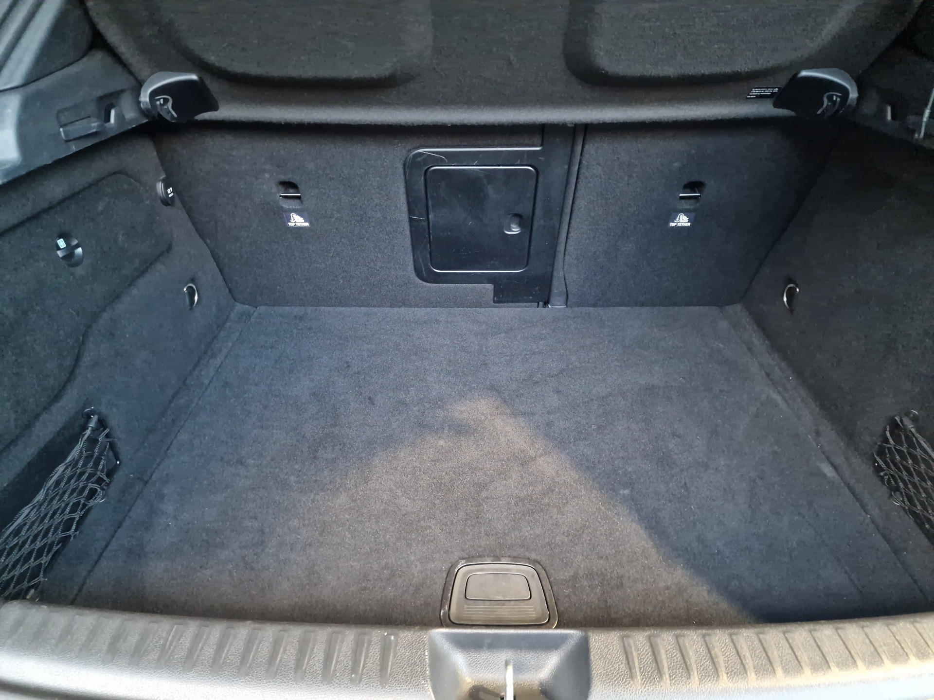MERCEDES-BENZ GLA 250 Urban 4Matic 7G-DCT-image-13
