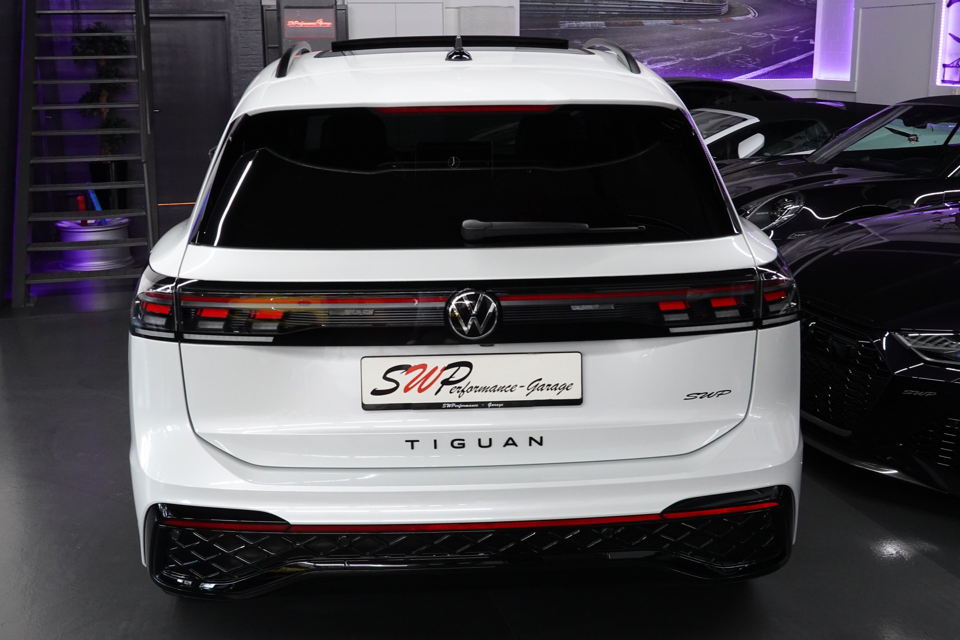 VW TIGUAN 2.0 TSI DSG R-LINE 4MOTION STANDHEIZUNG AHL 2,3t PERL FULL ON TOP-image-14