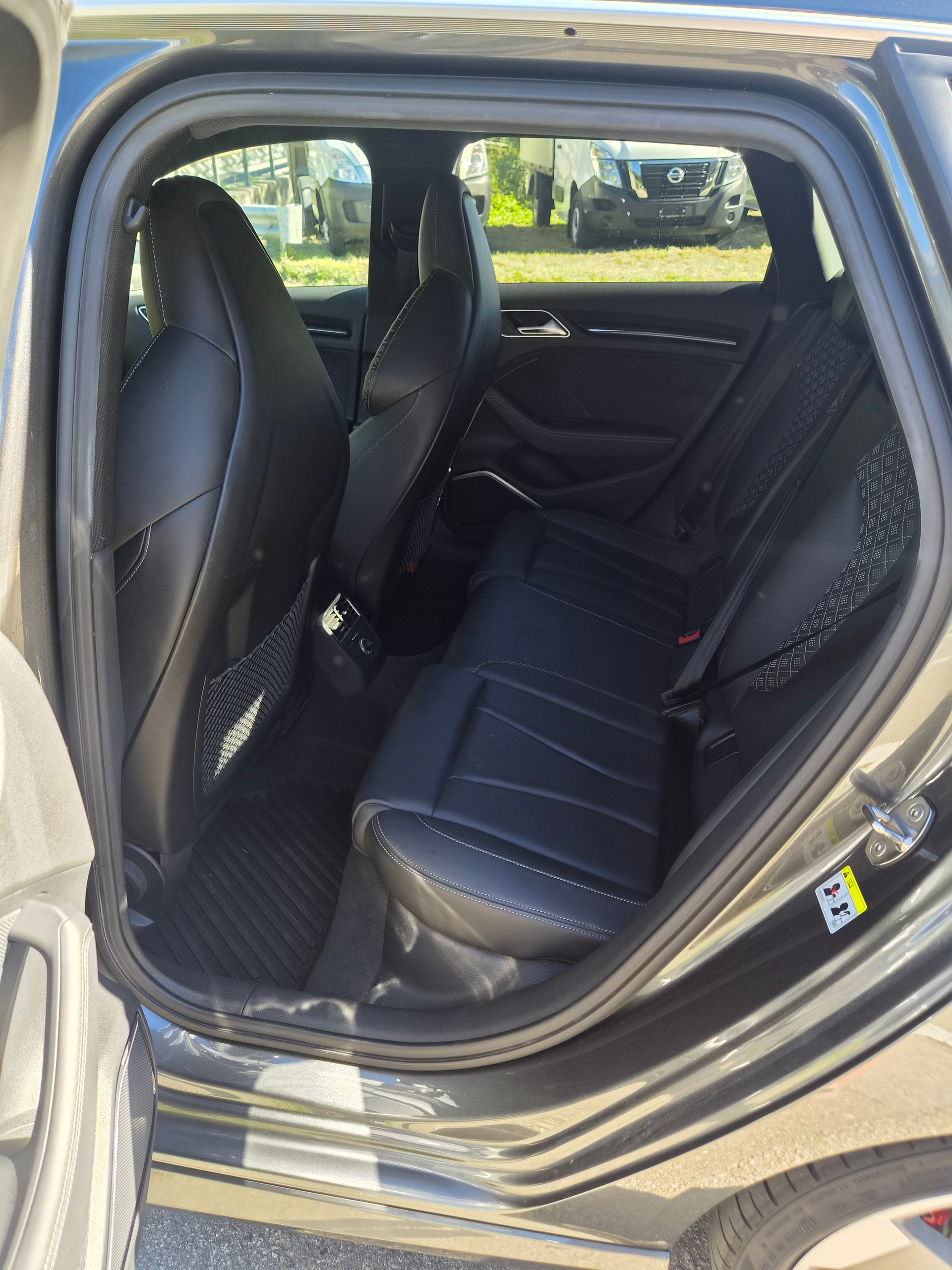 AUDI RS3 Sportback 2.5 TSI quattro S-tronic-image-6