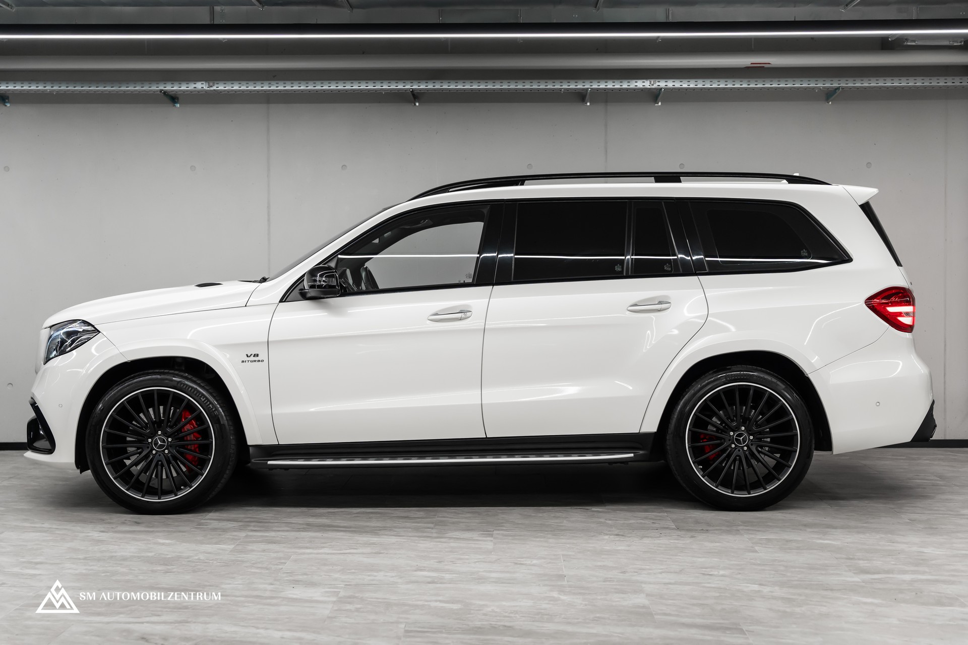 MERCEDES-BENZ GLS 63 V8 AMG / Panoramadach / 360° / Massage / Sitzbelüftung / Night Paket /-image-5