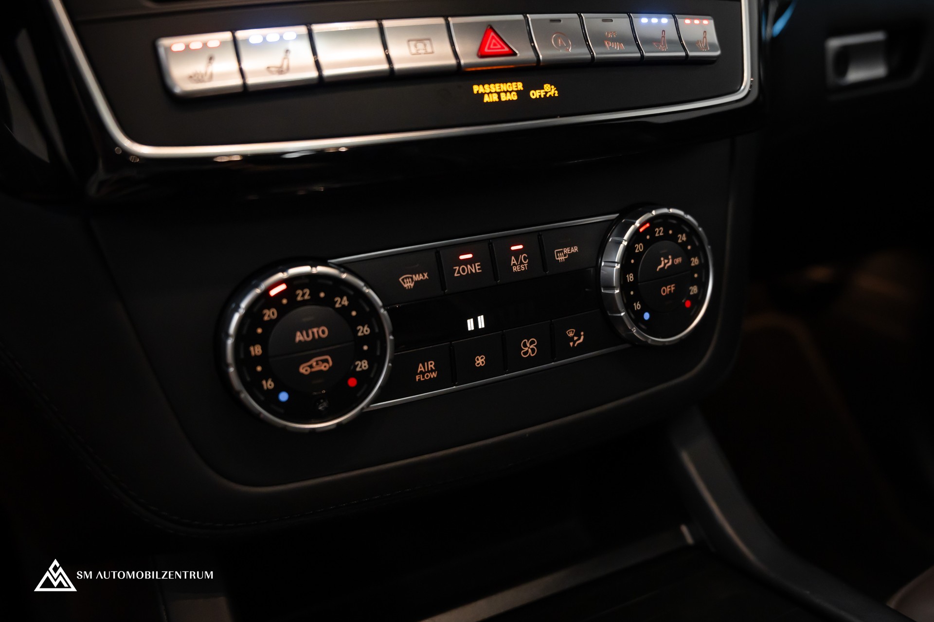 MERCEDES-BENZ GLS 63 V8 AMG / Panoramadach / 360° / Massage / Sitzbelüftung / Night Paket /-image-38