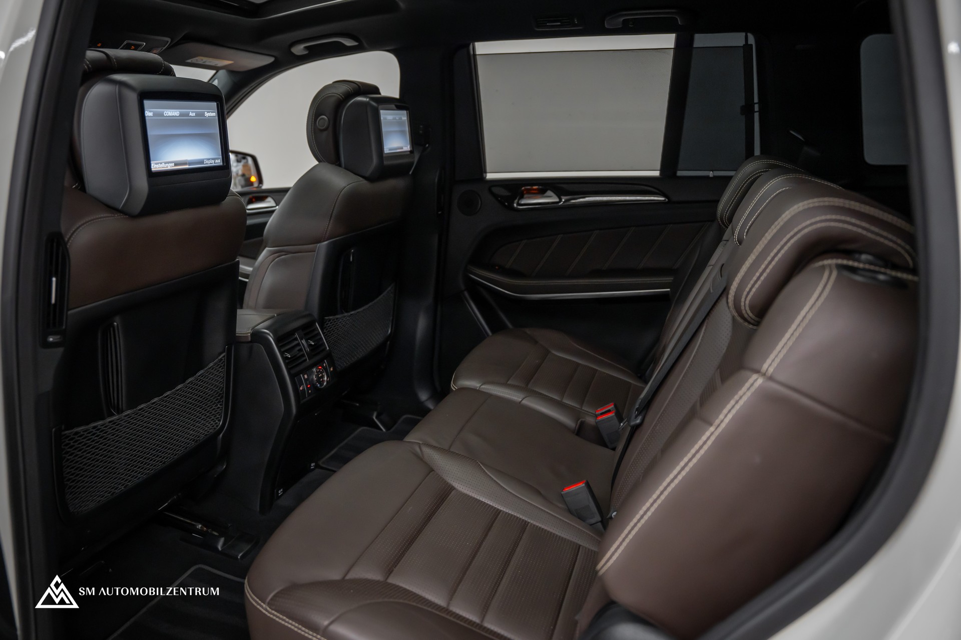 MERCEDES-BENZ GLS 63 V8 AMG / Panoramadach / 360° / Massage / Sitzbelüftung / Night Paket /-image-22
