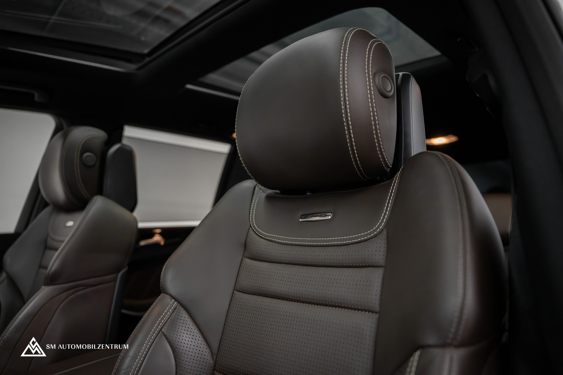 MERCEDES-BENZ GLS 63 V8 AMG / Panoramadach / 360° / Massage / Sitzbelüftung / Night Paket /-image-31