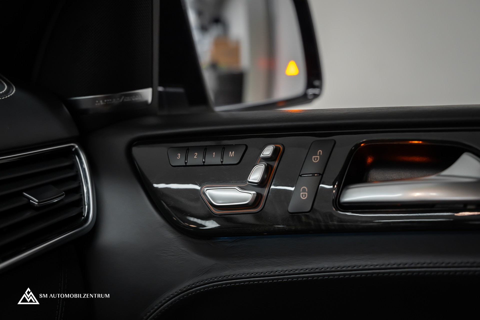 MERCEDES-BENZ GLS 63 V8 AMG / Panoramadach / 360° / Massage / Sitzbelüftung / Night Paket /-image-40