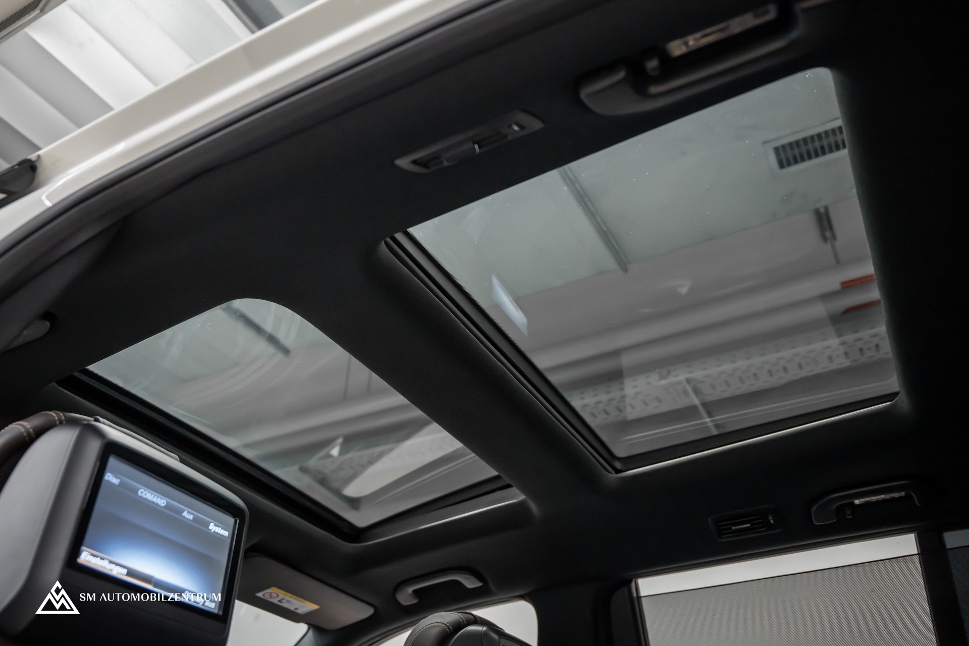 MERCEDES-BENZ GLS 63 V8 AMG / Panoramadach / 360° / Massage / Sitzbelüftung / Night Paket /-image-24
