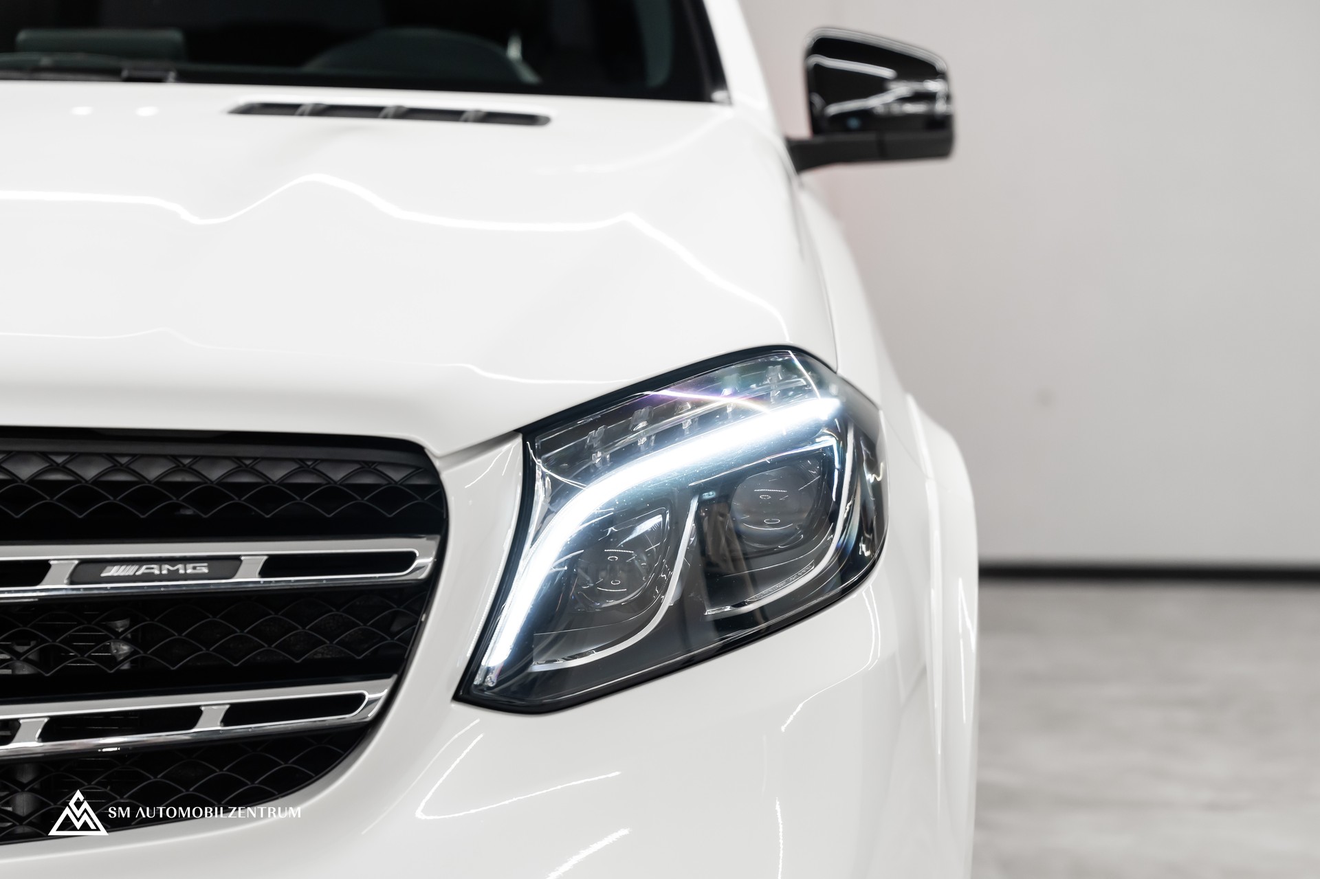 MERCEDES-BENZ GLS 63 V8 AMG / Panoramadach / 360° / Massage / Sitzbelüftung / Night Paket /-image-2