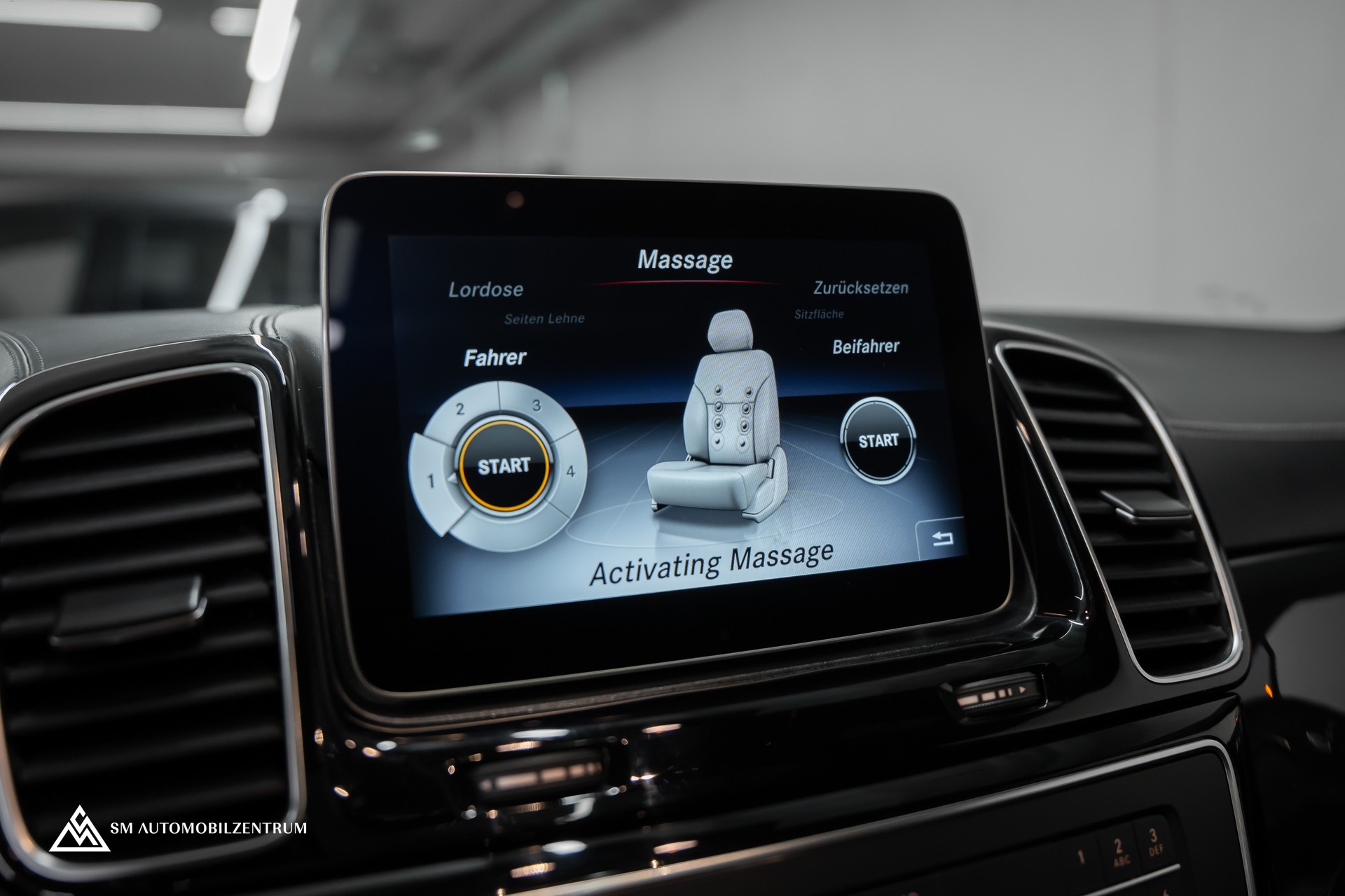MERCEDES-BENZ GLS 63 V8 AMG / Panoramadach / 360° / Massage / Sitzbelüftung / Night Paket /-image-41