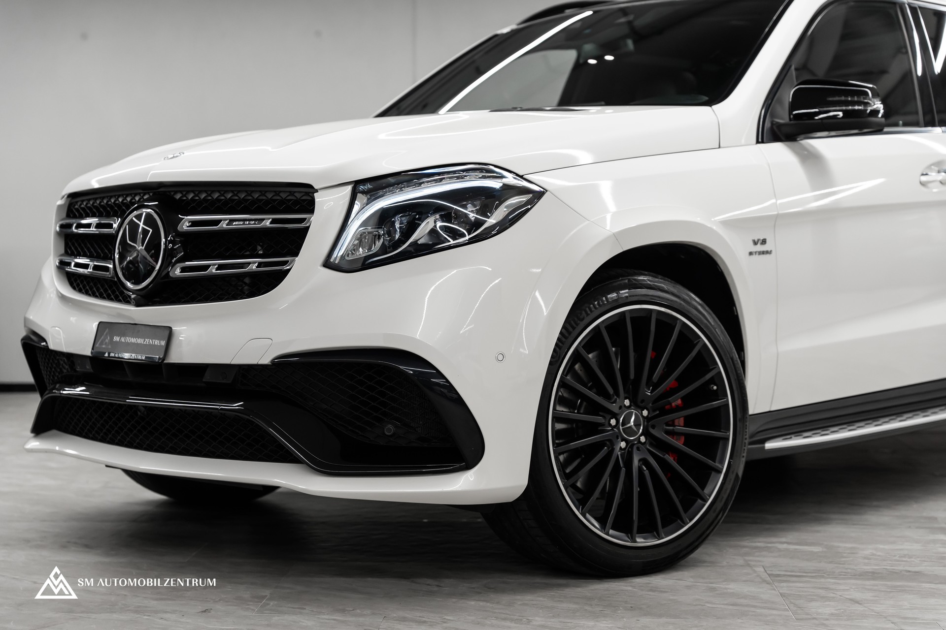 MERCEDES-BENZ GLS 63 V8 AMG / Panoramadach / 360° / Massage / Sitzbelüftung / Night Paket /-image-3