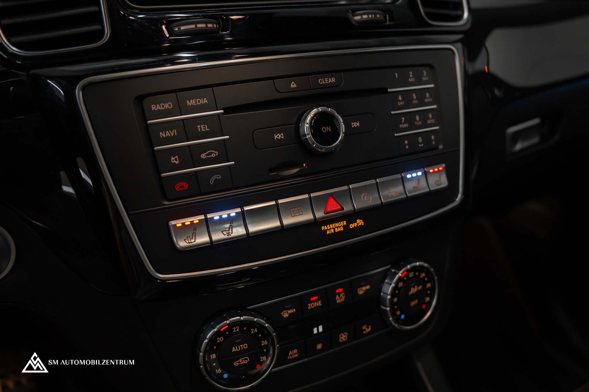 MERCEDES-BENZ GLS 63 V8 AMG / Panoramadach / 360° / Massage / Sitzbelüftung / Night Paket /-image-37