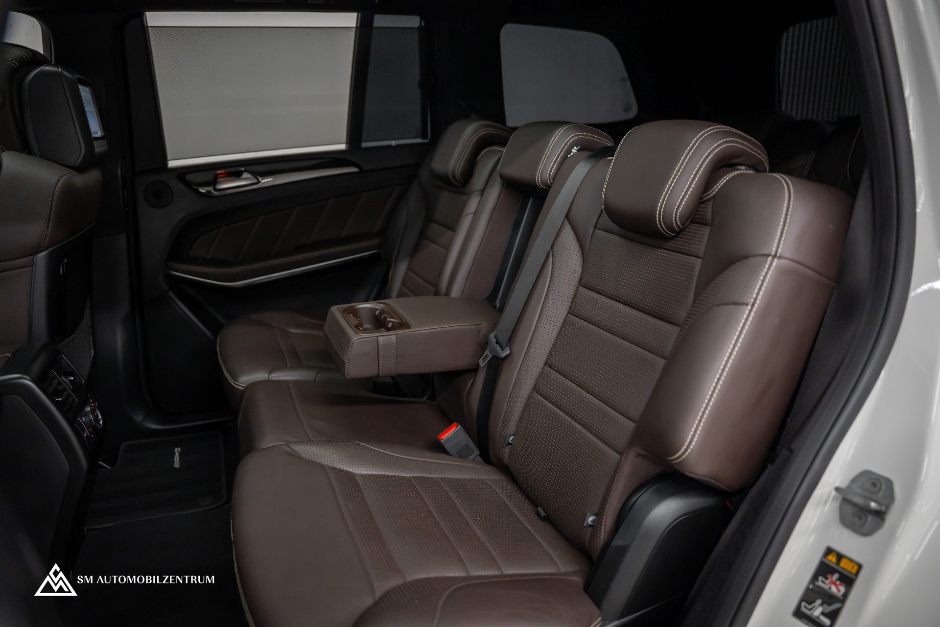 MERCEDES-BENZ GLS 63 V8 AMG / Panoramadach / 360° / Massage / Sitzbelüftung / Night Paket /-image-23