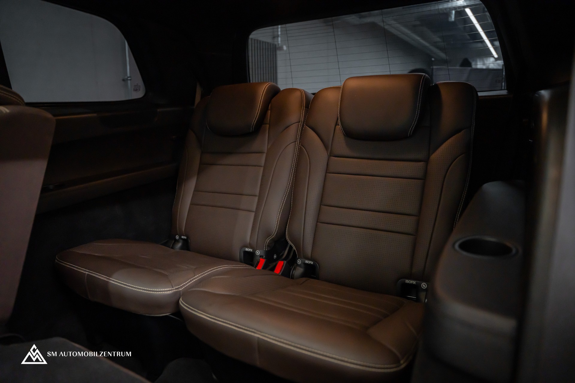 MERCEDES-BENZ GLS 63 V8 AMG / Panoramadach / 360° / Massage / Sitzbelüftung / Night Paket /-image-26