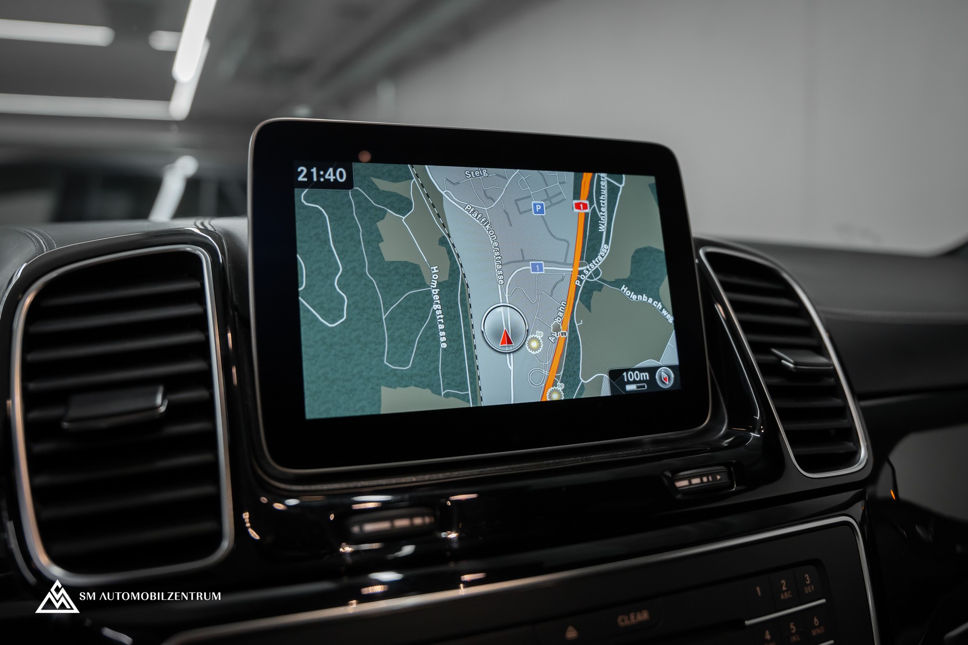 MERCEDES-BENZ GLS 63 V8 AMG / Panoramadach / 360° / Massage / Sitzbelüftung / Night Paket /-image-43