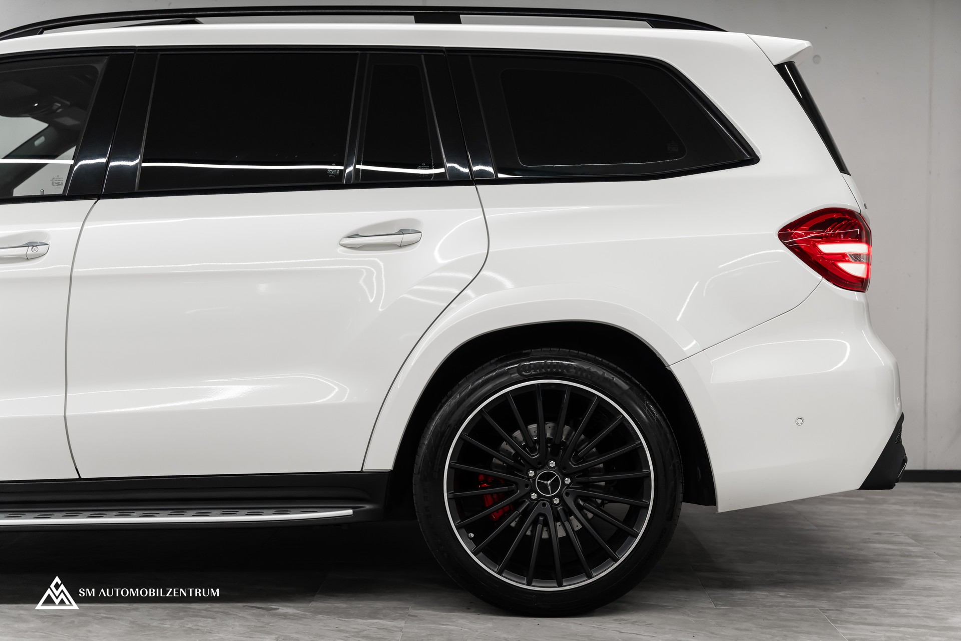 MERCEDES-BENZ GLS 63 V8 AMG / Panoramadach / 360° / Massage / Sitzbelüftung / Night Paket /-image-7