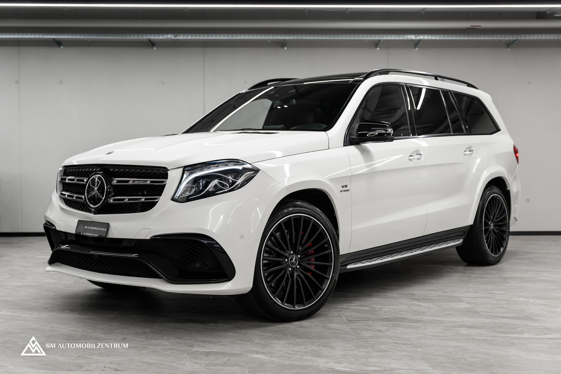 MERCEDES-BENZ GLS 63 V8 AMG / Panoramadach / 360° / Massage / Sitzbelüftung / Night Paket /-image-0