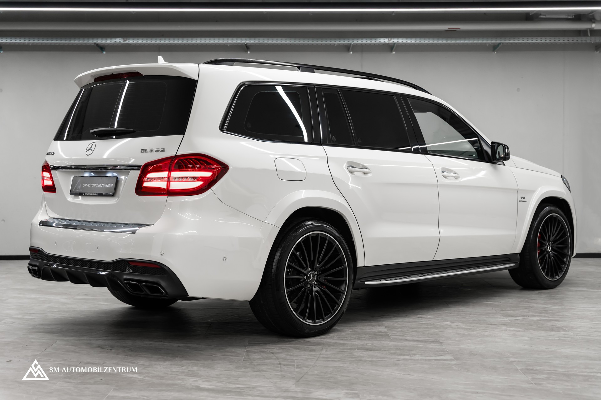 MERCEDES-BENZ GLS 63 V8 AMG / Panoramadach / 360° / Massage / Sitzbelüftung / Night Paket /-image-8