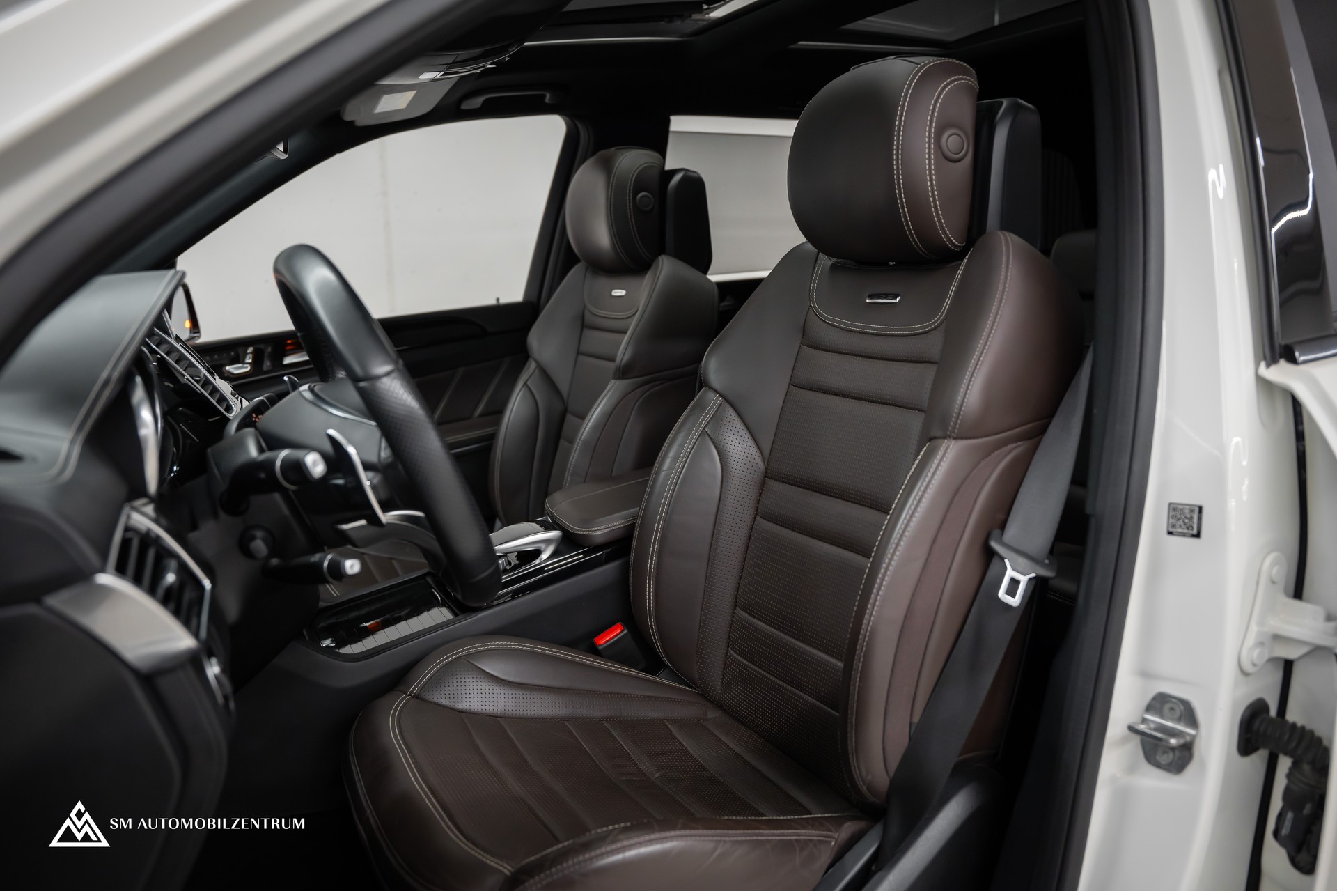 MERCEDES-BENZ GLS 63 V8 AMG / Panoramadach / 360° / Massage / Sitzbelüftung / Night Paket /-image-18