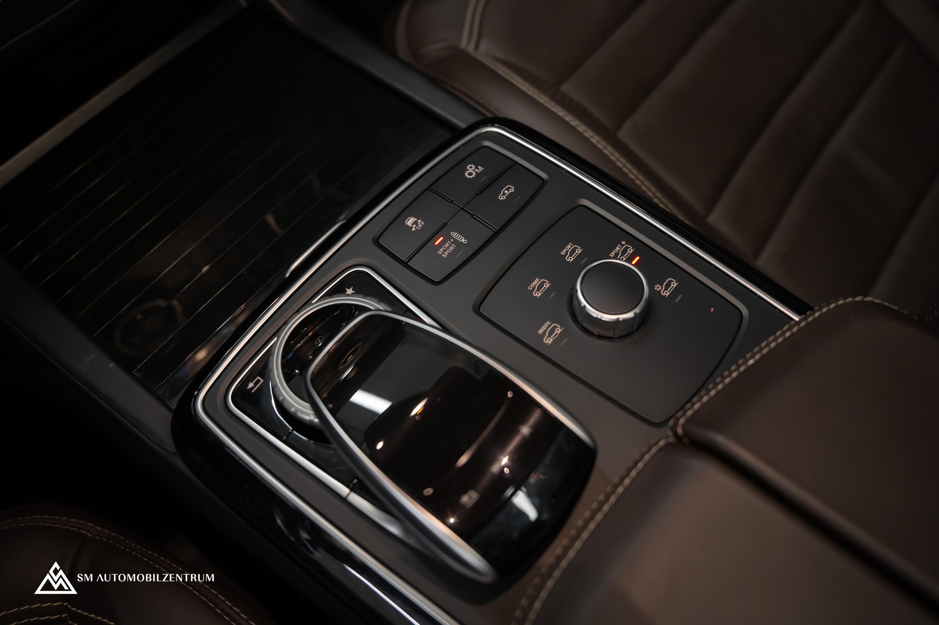 MERCEDES-BENZ GLS 63 V8 AMG / Panoramadach / 360° / Massage / Sitzbelüftung / Night Paket /-image-39